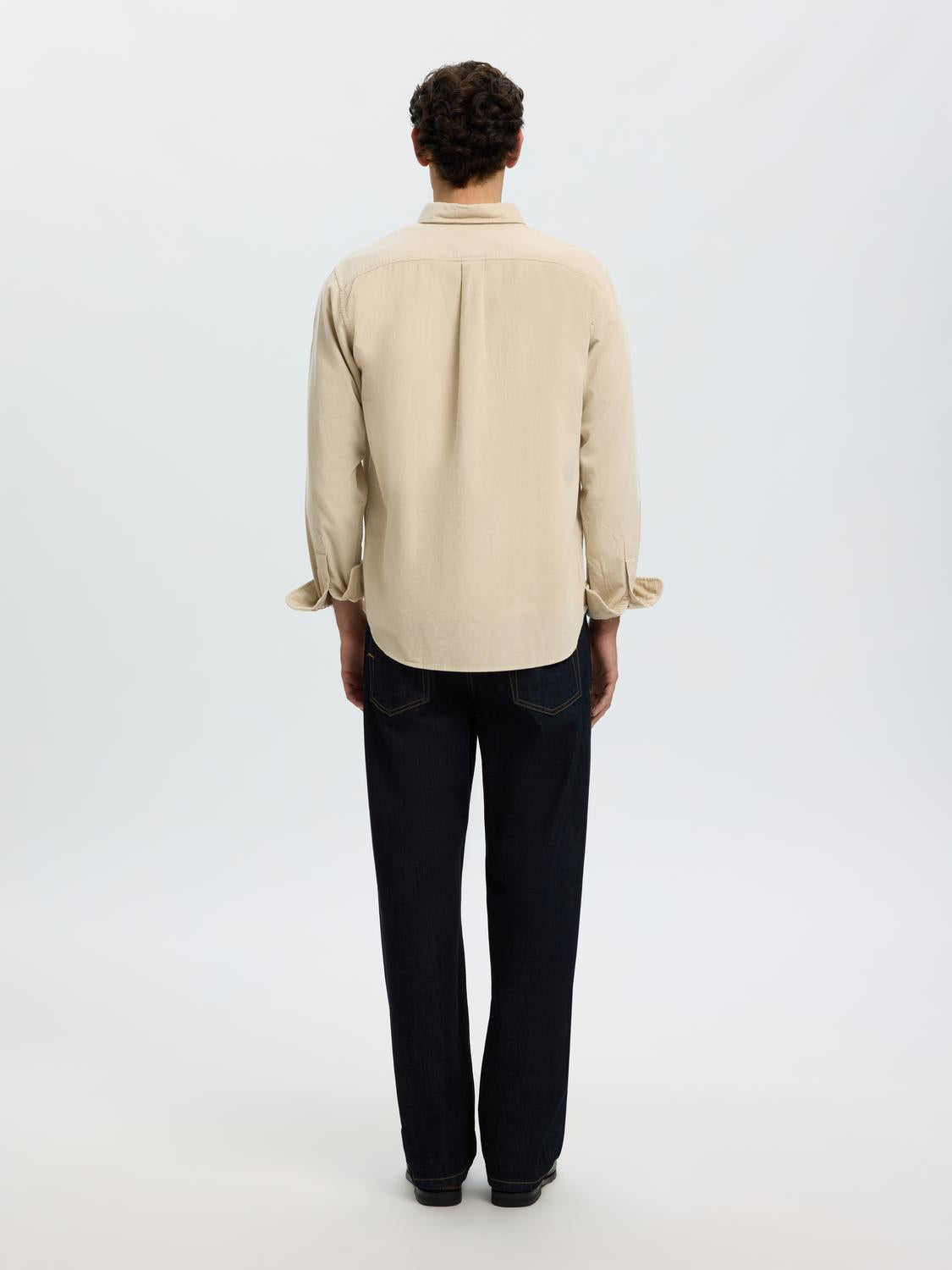 model_shot-back