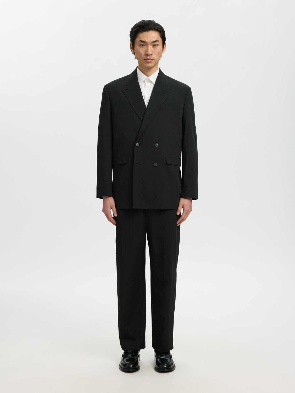model_shot-front_full