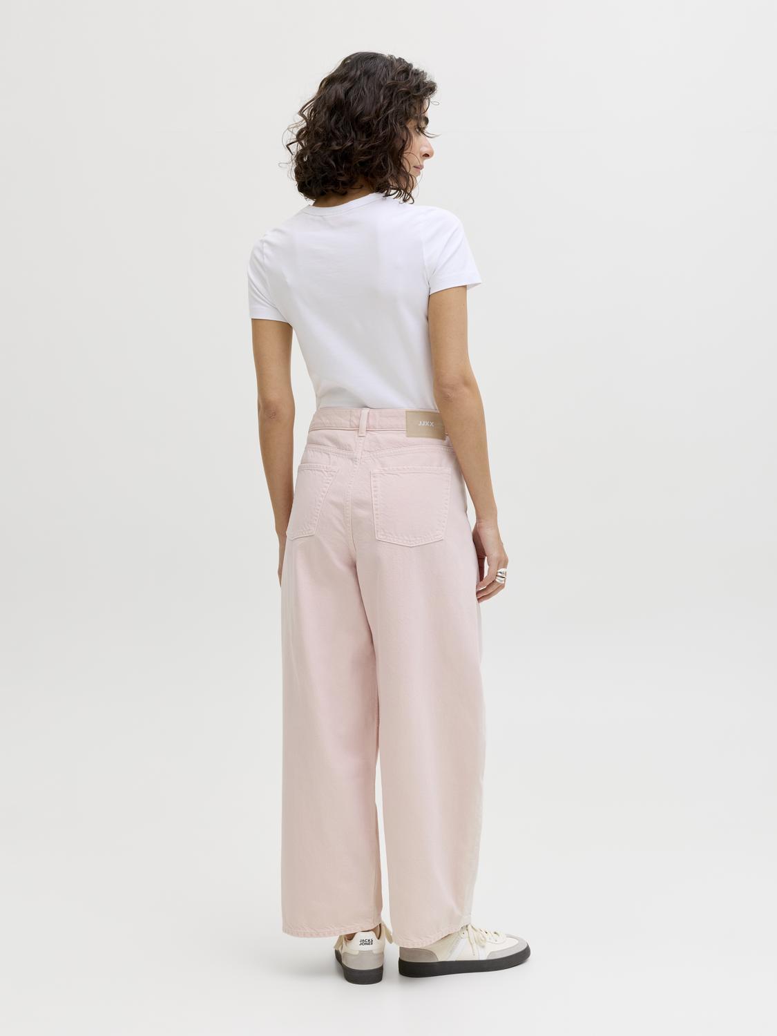 model_shot-back