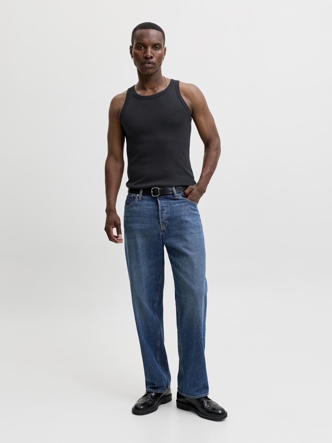 model_shot-front_full
