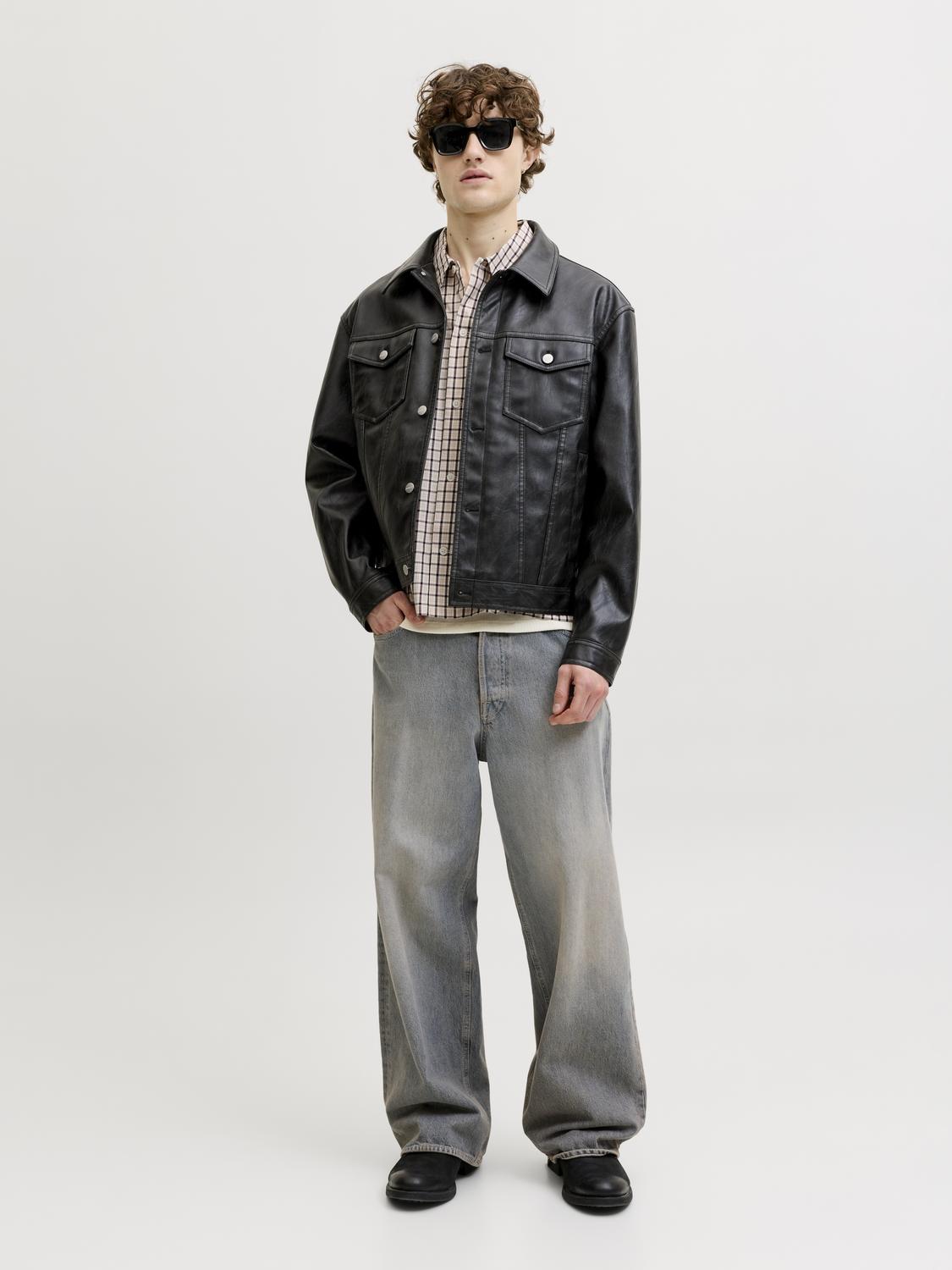 model_shot-front_full