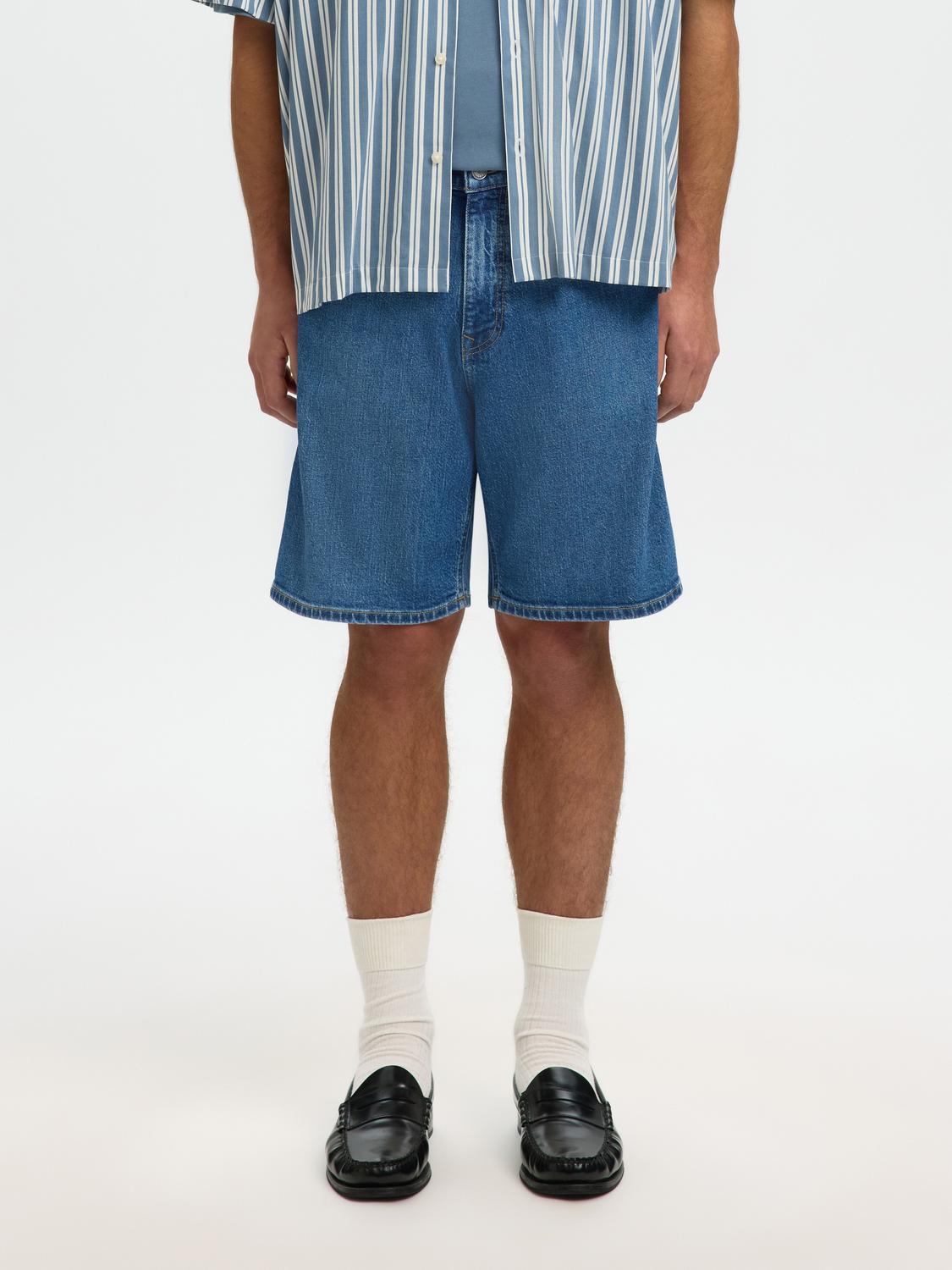 model_shot-front