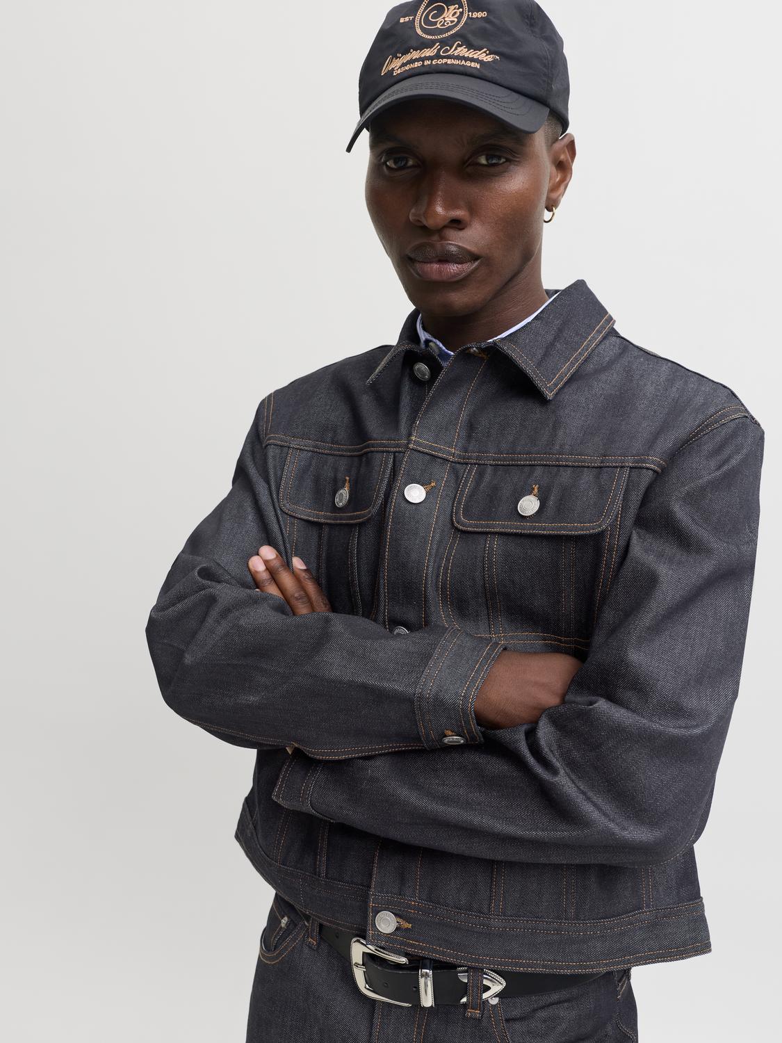 model_shot-creative