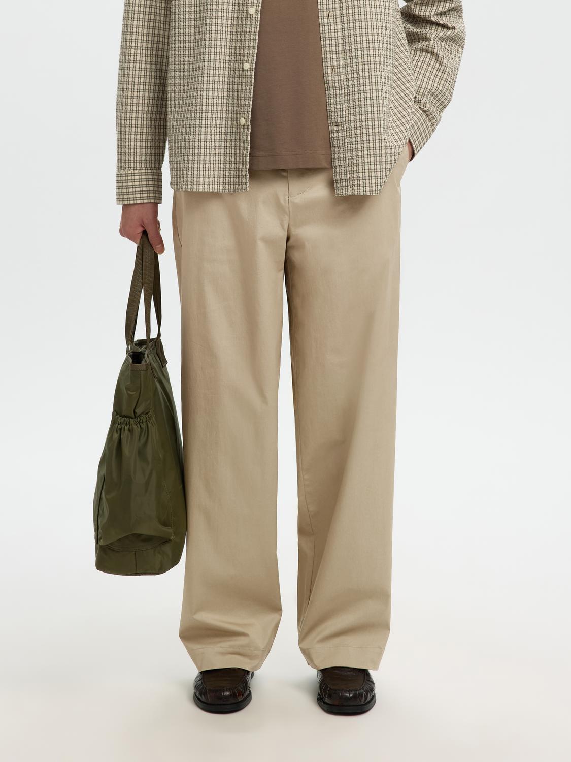 model_shot-front