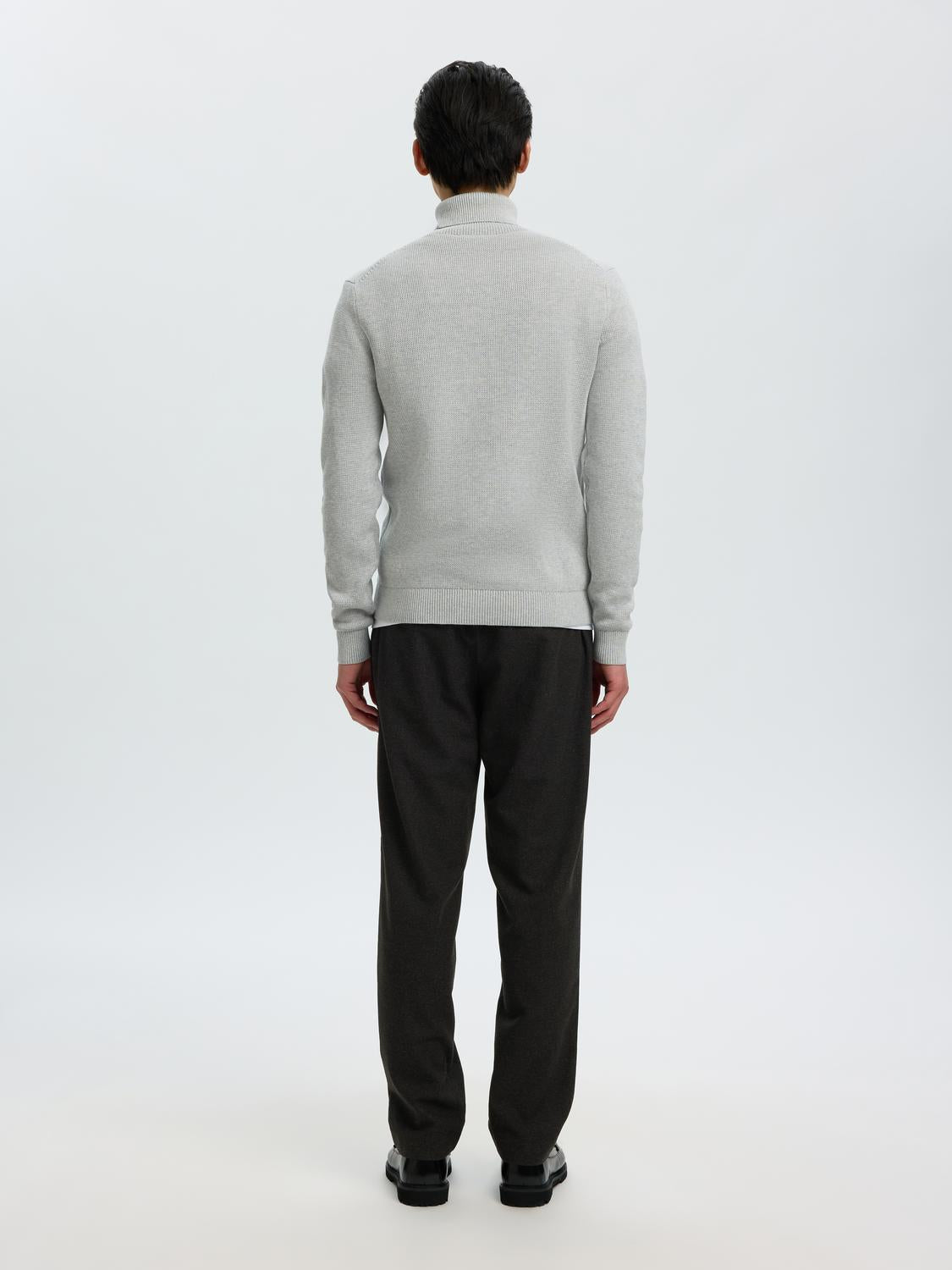 model_shot-back