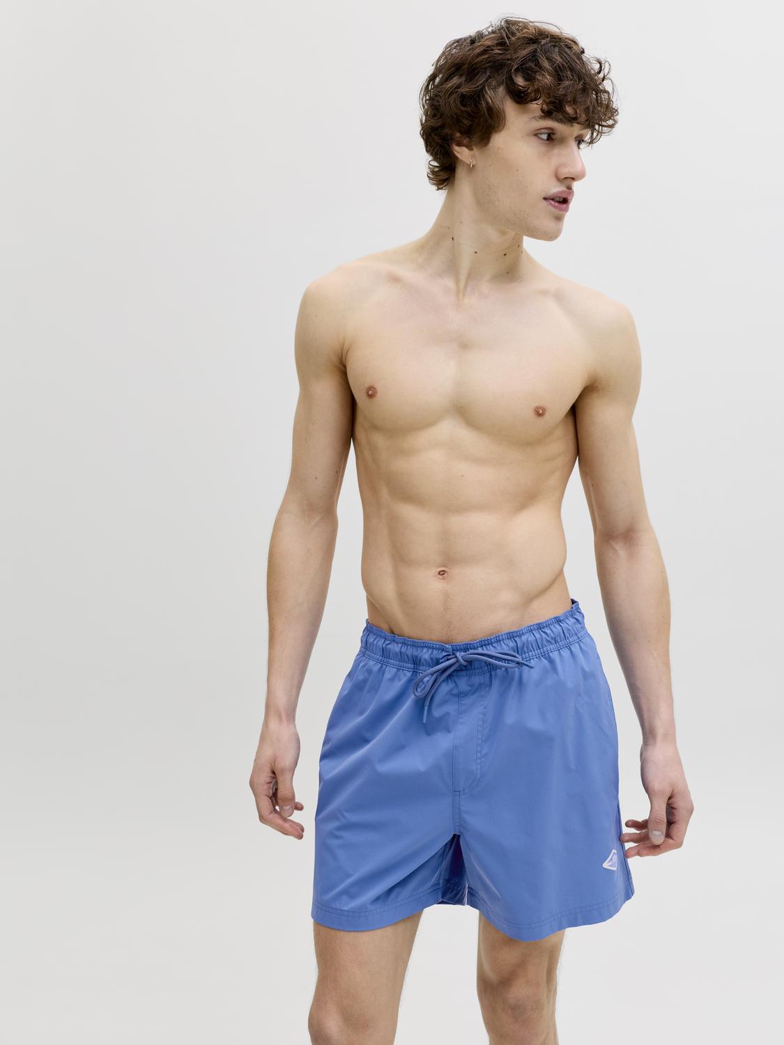 model_shot-creative