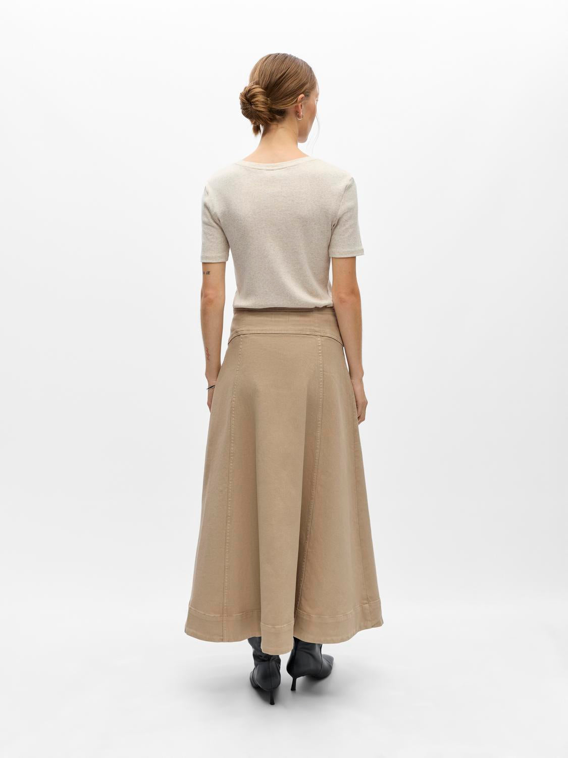 model_shot-back