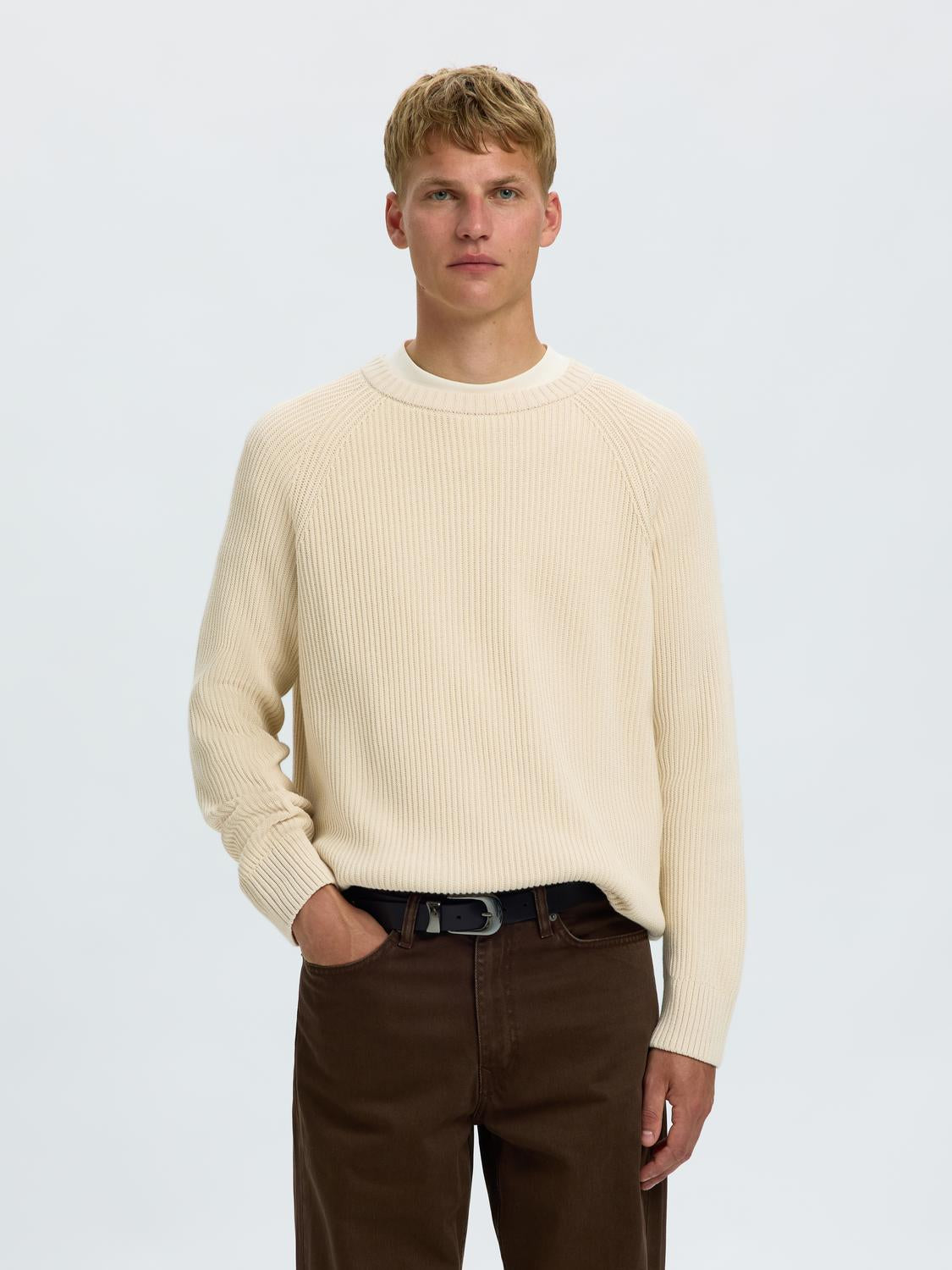 model_shot-front