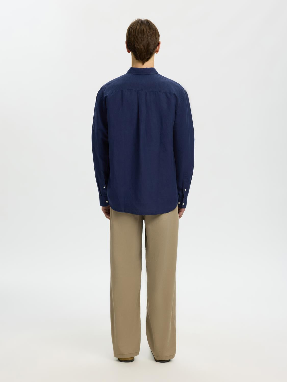 model_shot-back