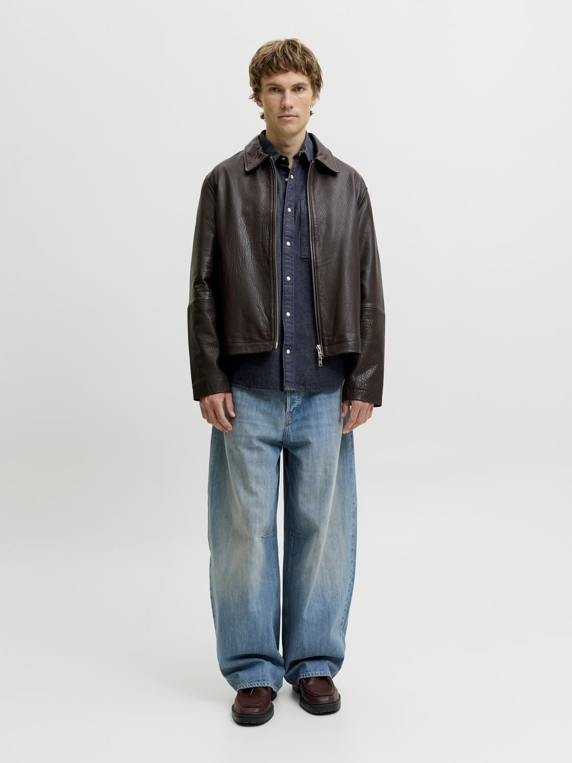 model_shot-front_full