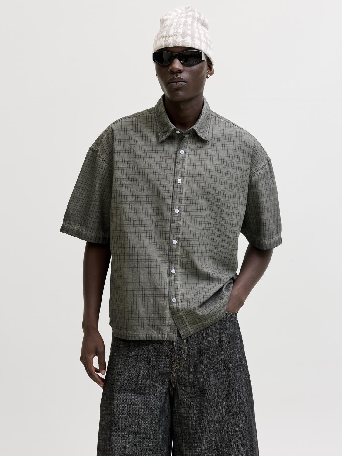model_shot-front