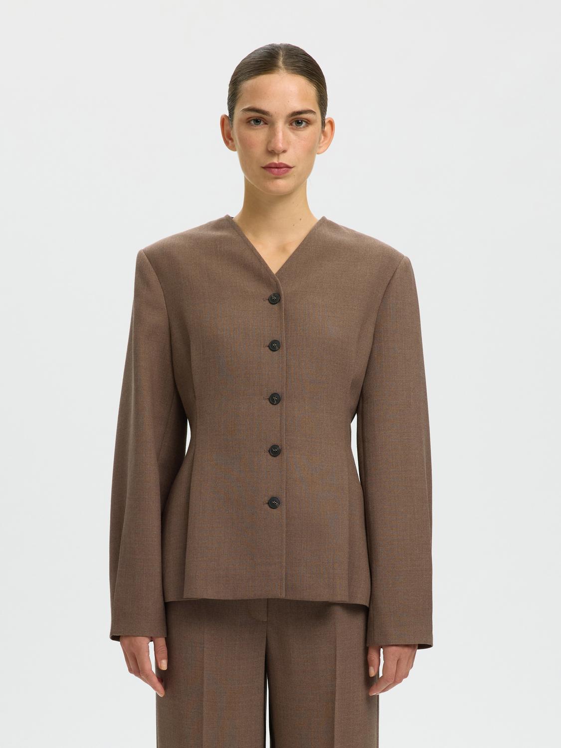 model_shot-front