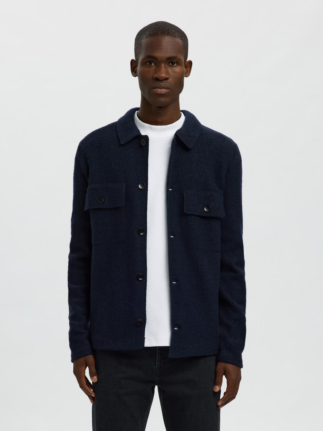 model_shot-front