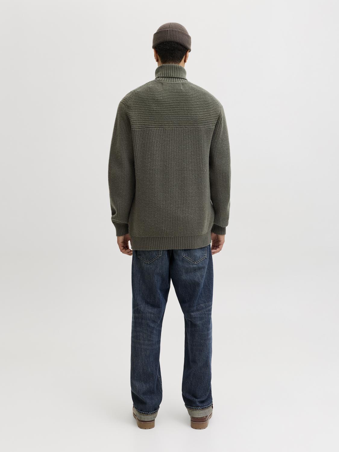 model_shot-back