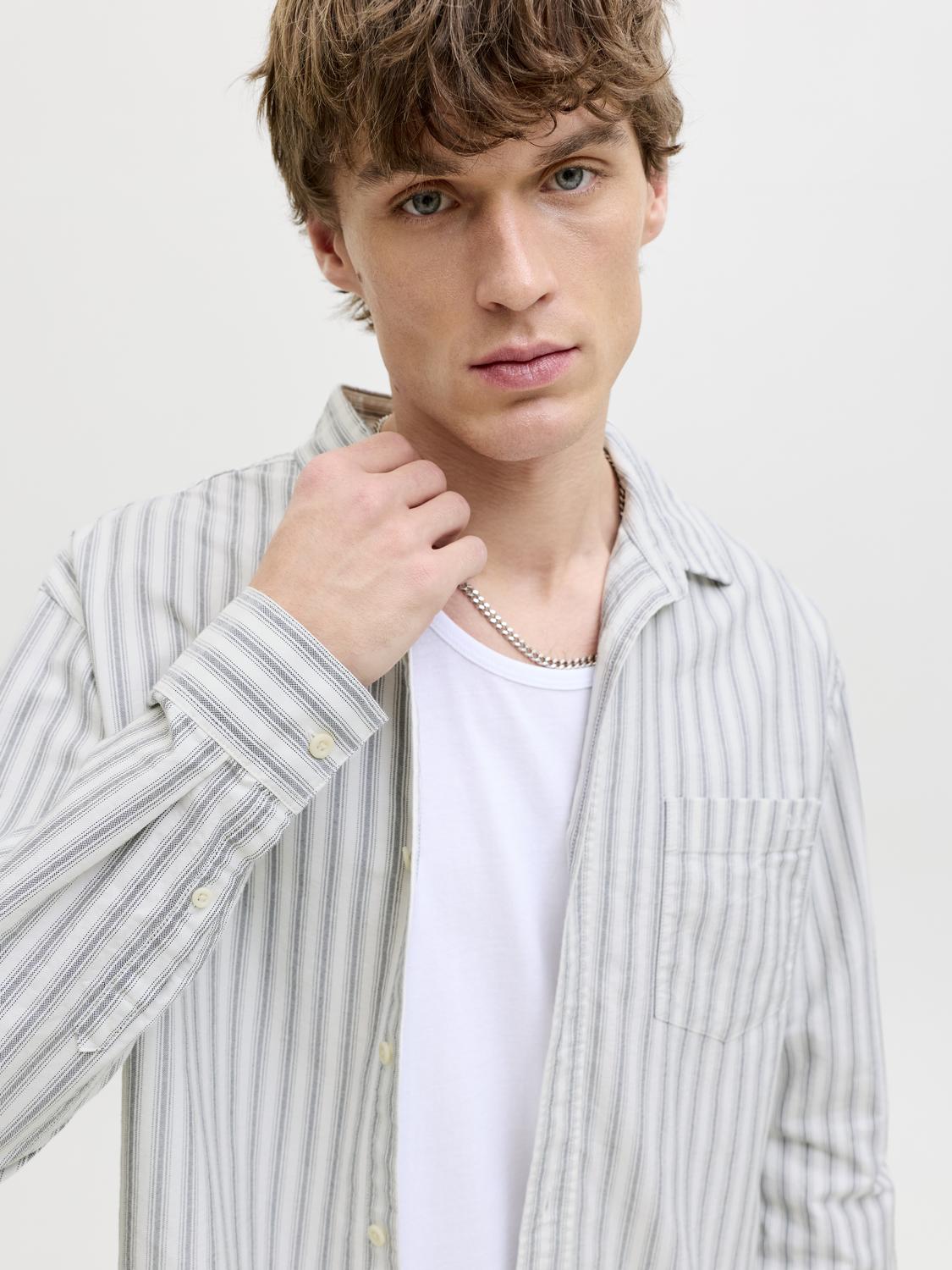 model_shot-creative