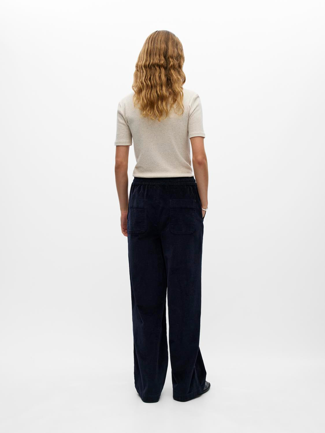 model_shot-back