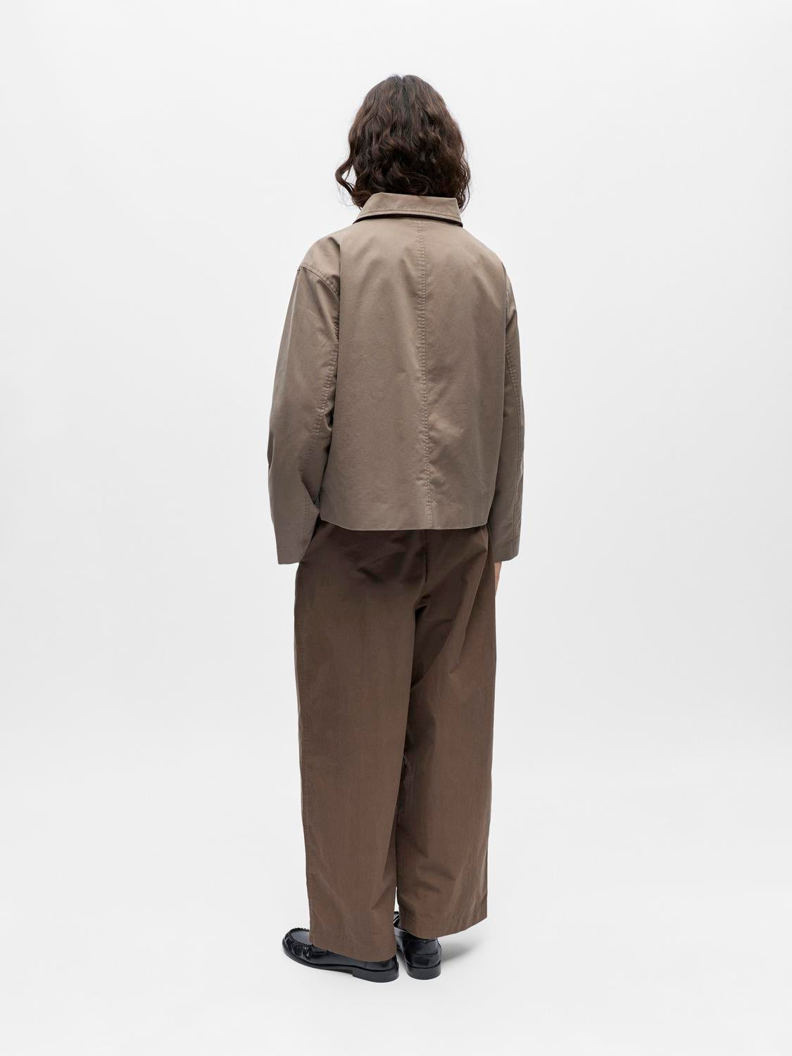 model_shot-back