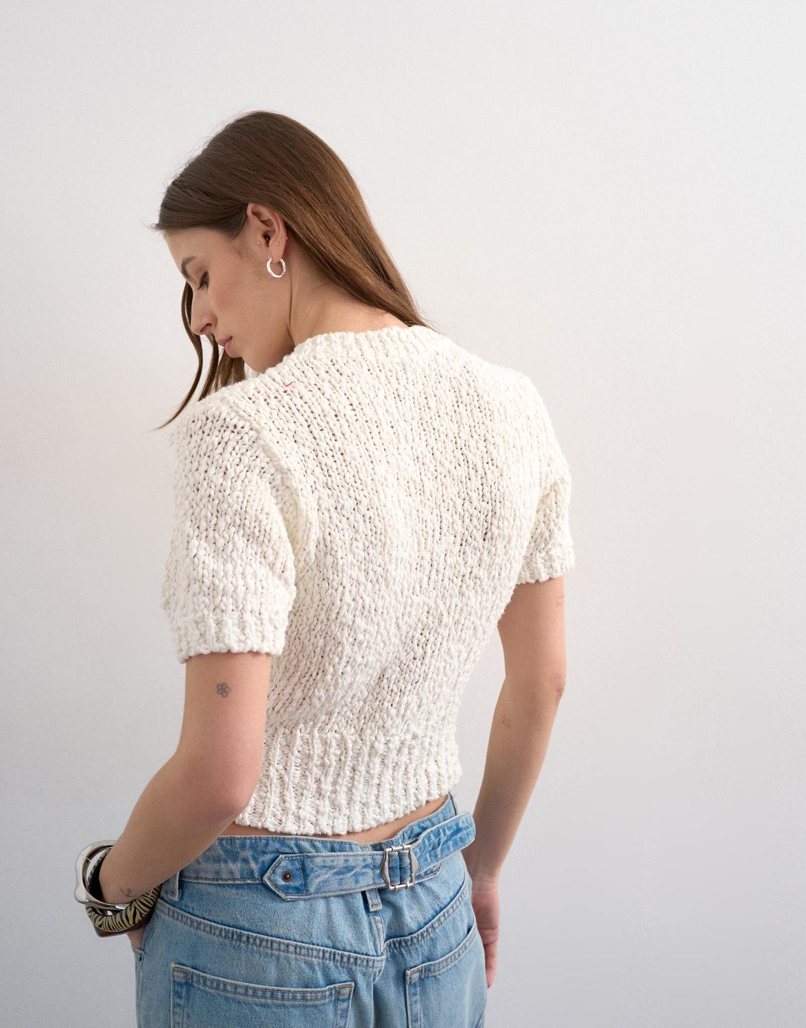 model_shot-back