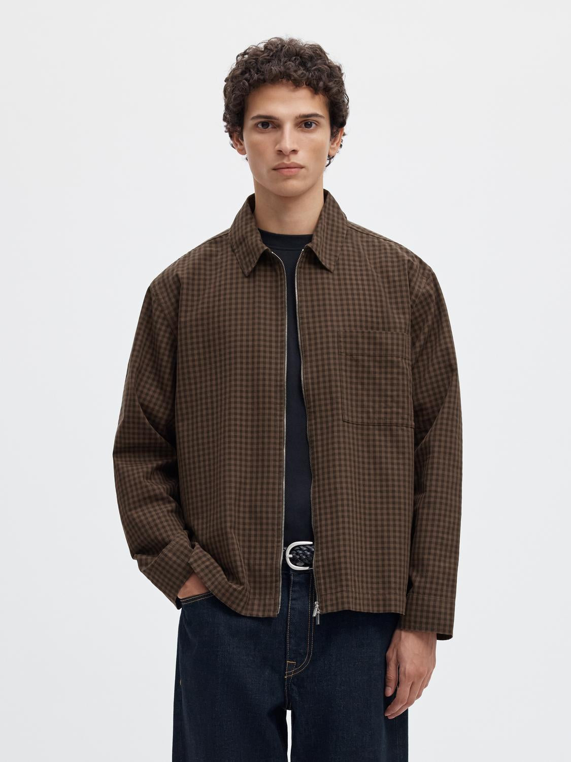 model_shot-front