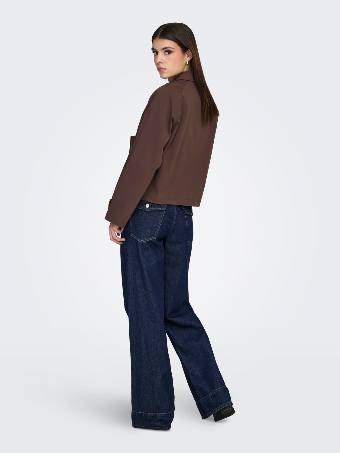 model_shot-back