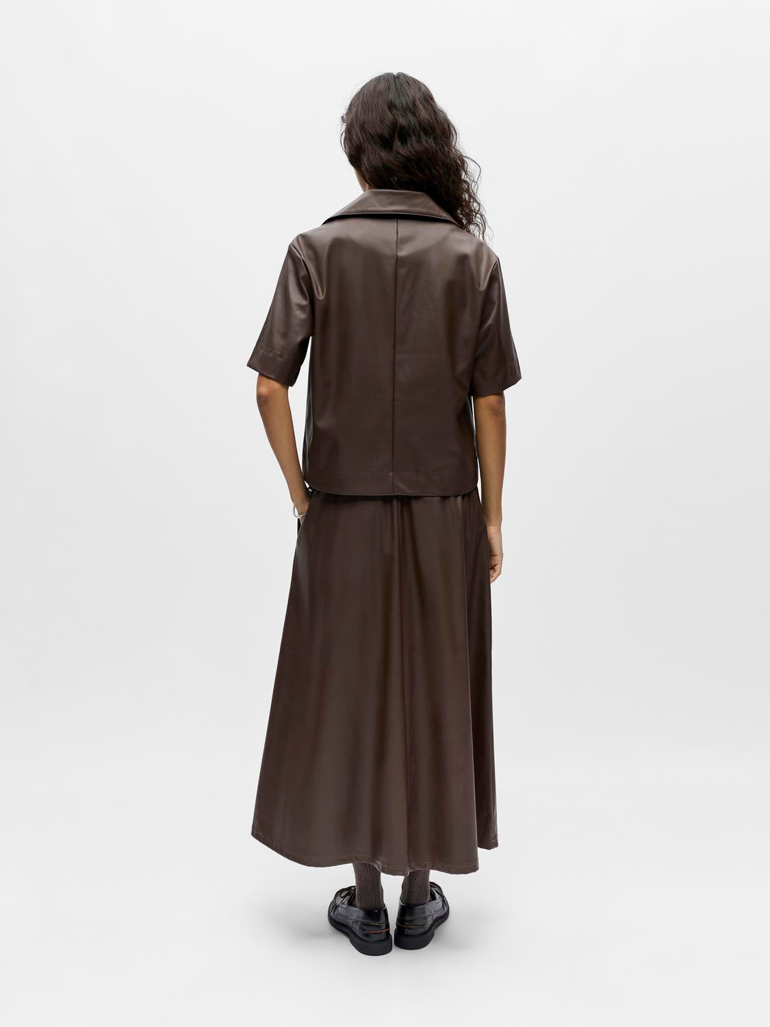 model_shot-back