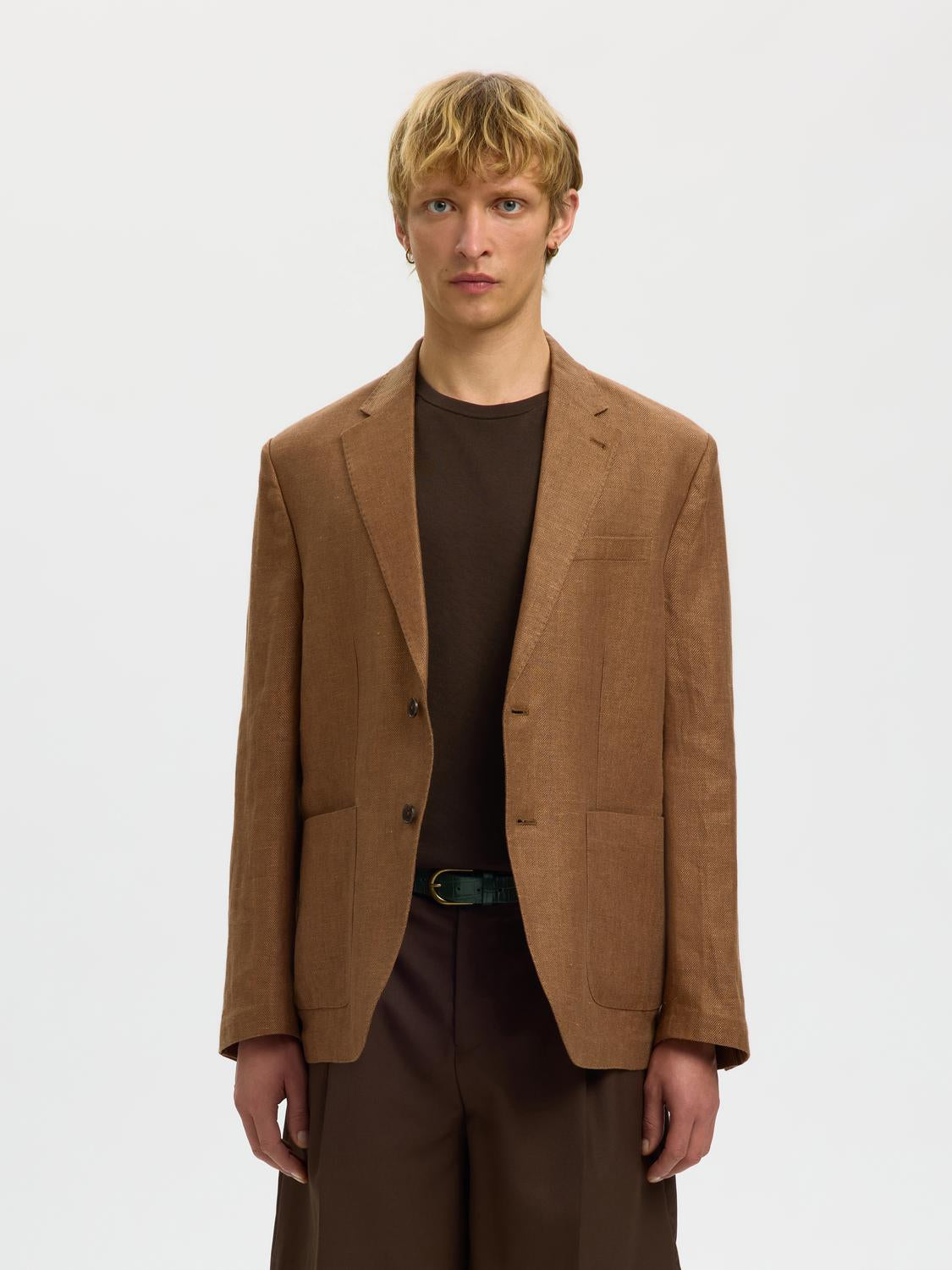 model_shot-front