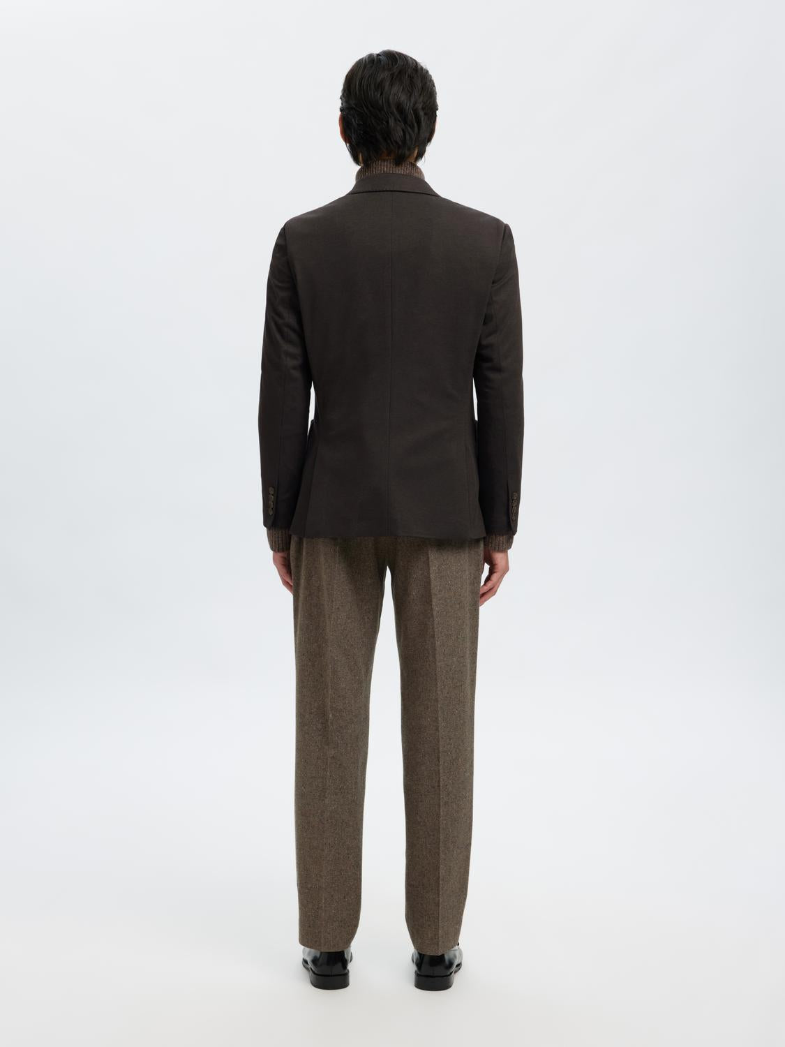 model_shot-back