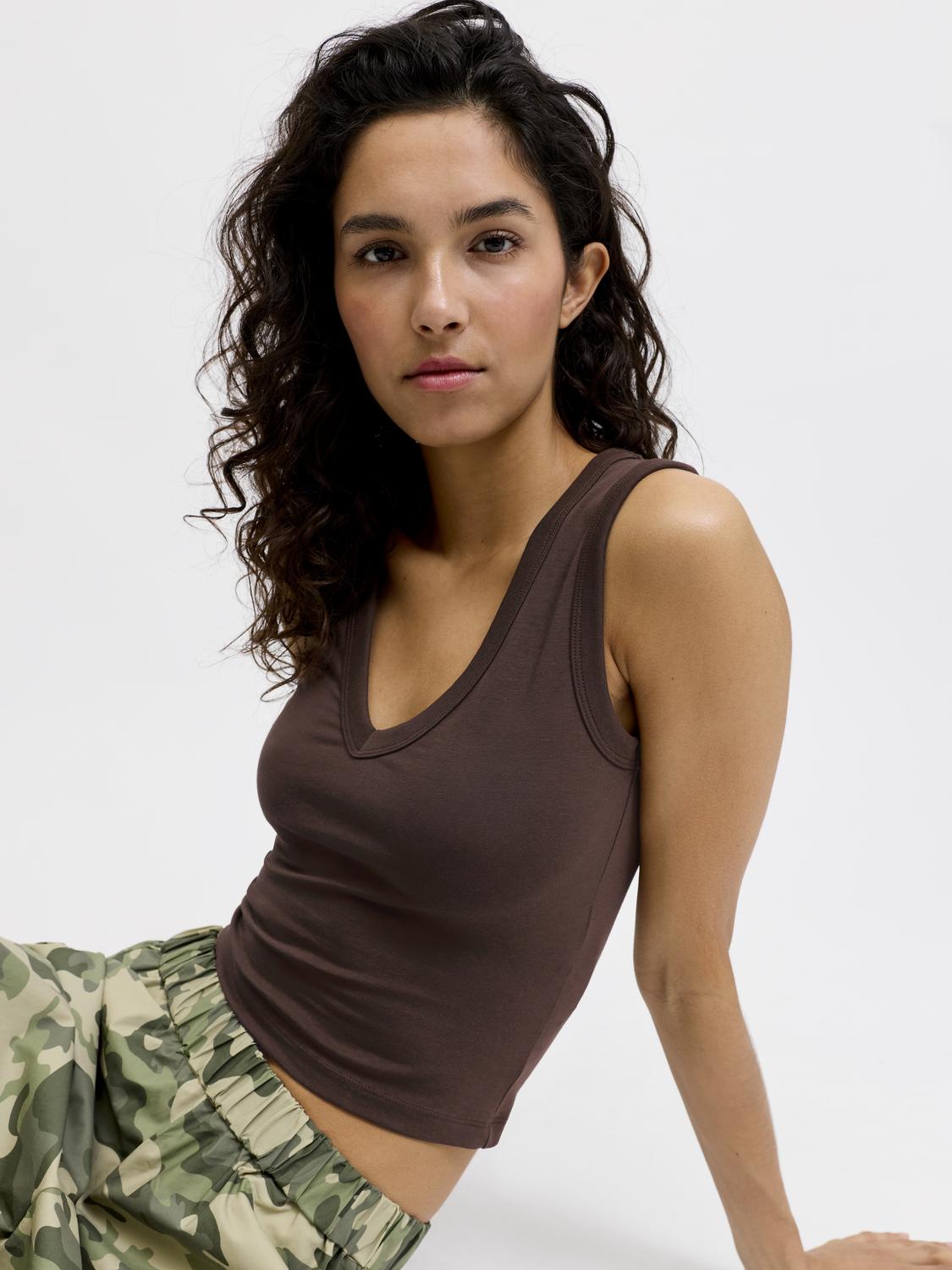 model_shot-creative
