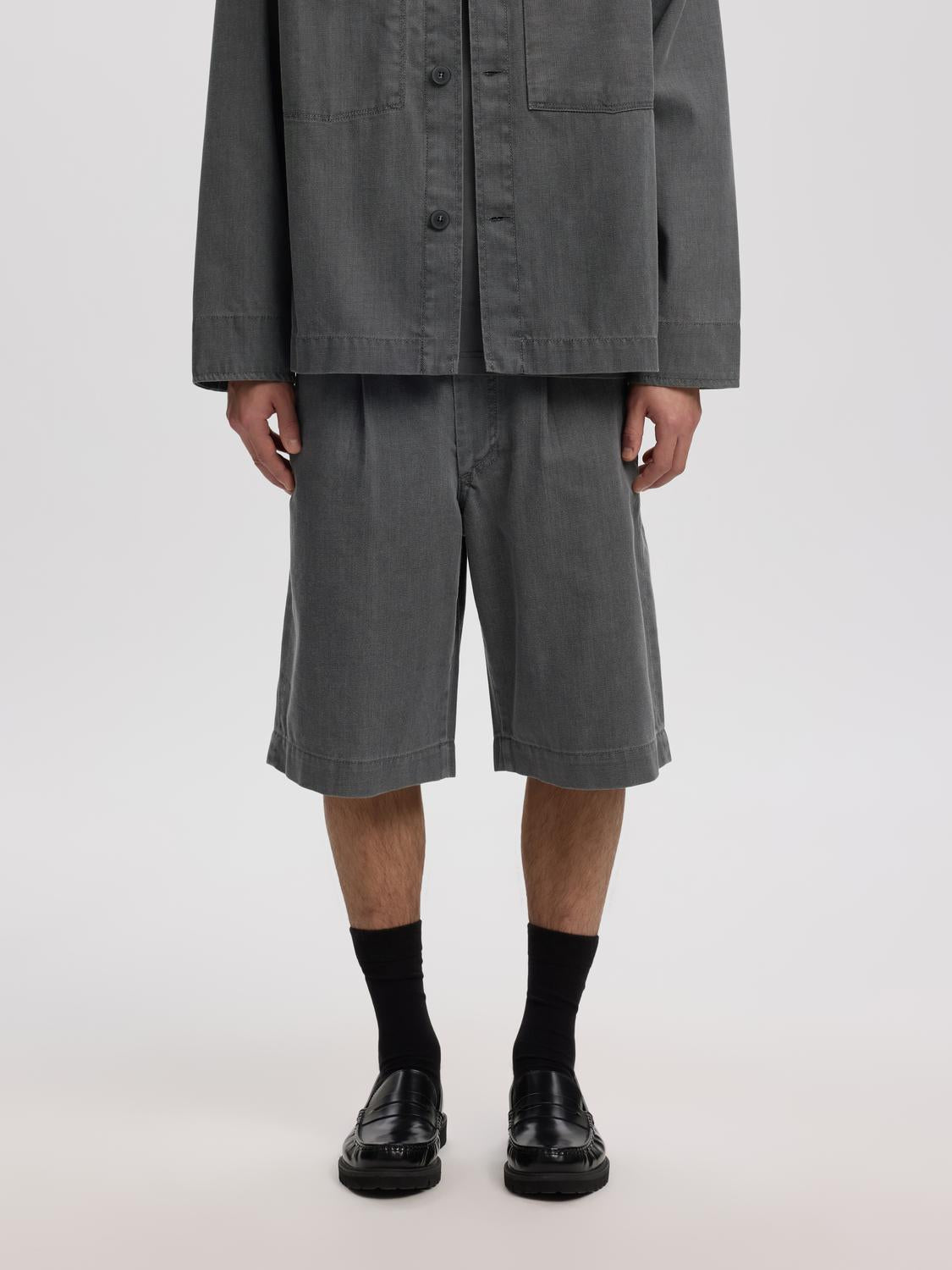 model_shot-front