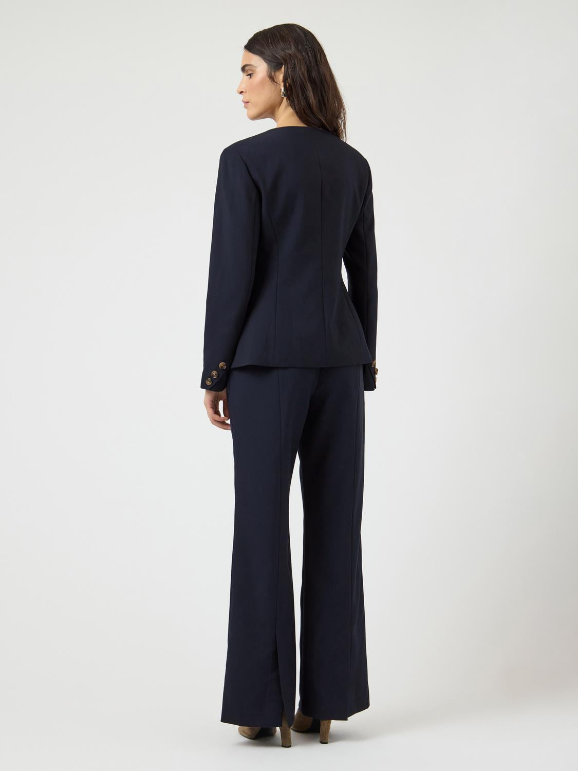 model_shot-back