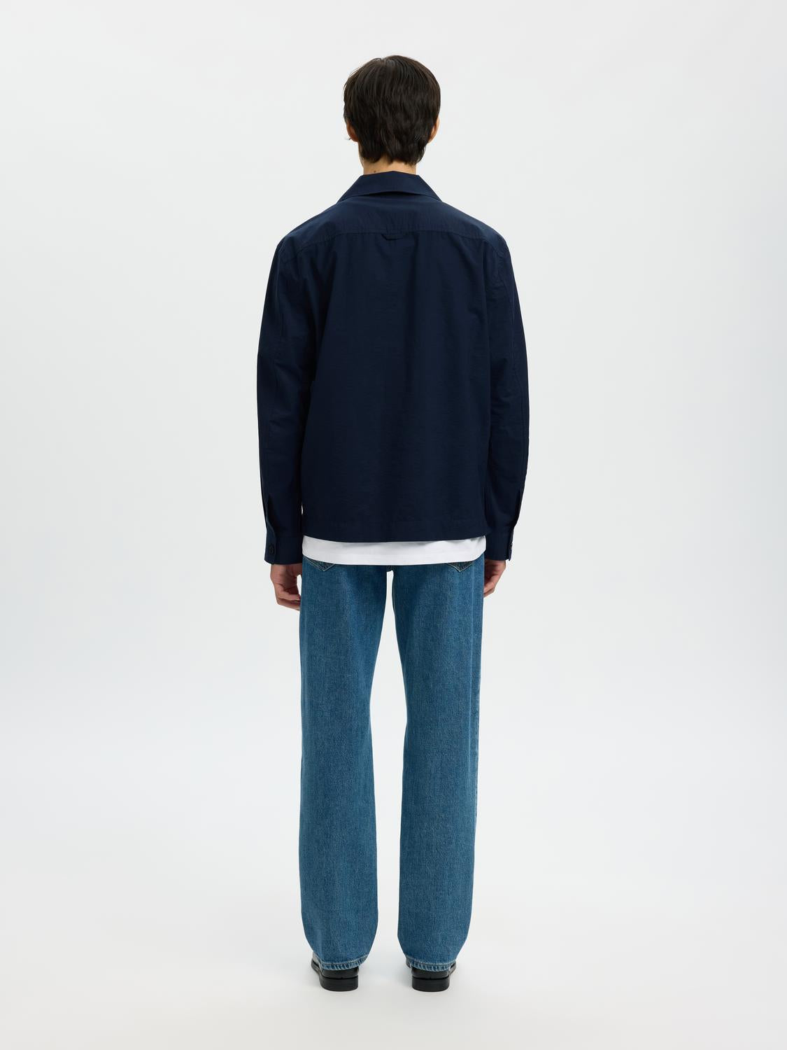 model_shot-back
