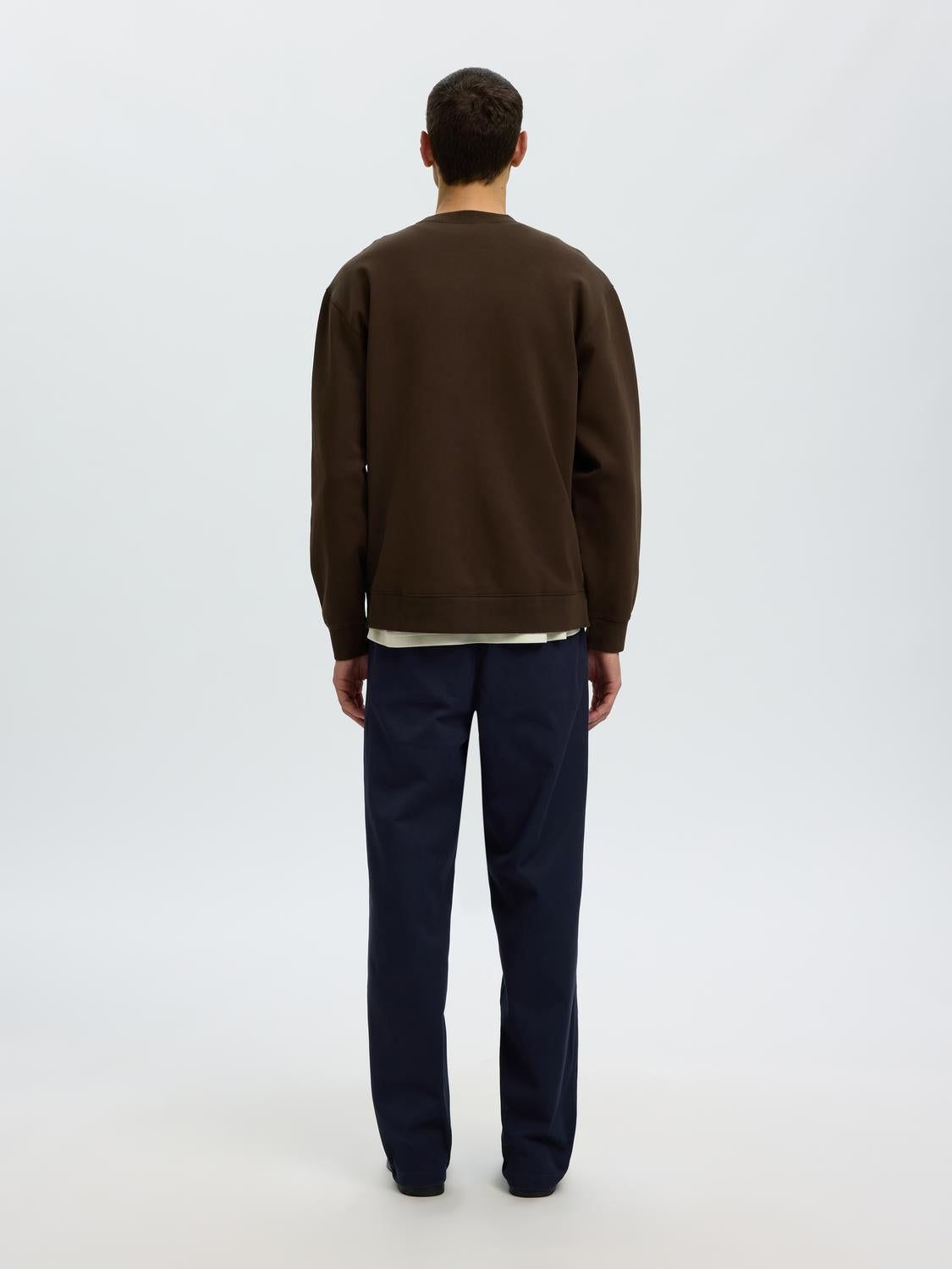 model_shot-back