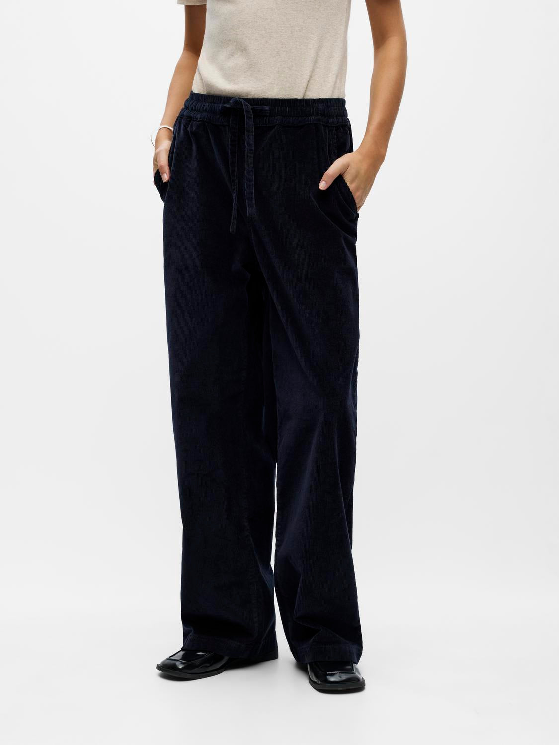 model_shot-front