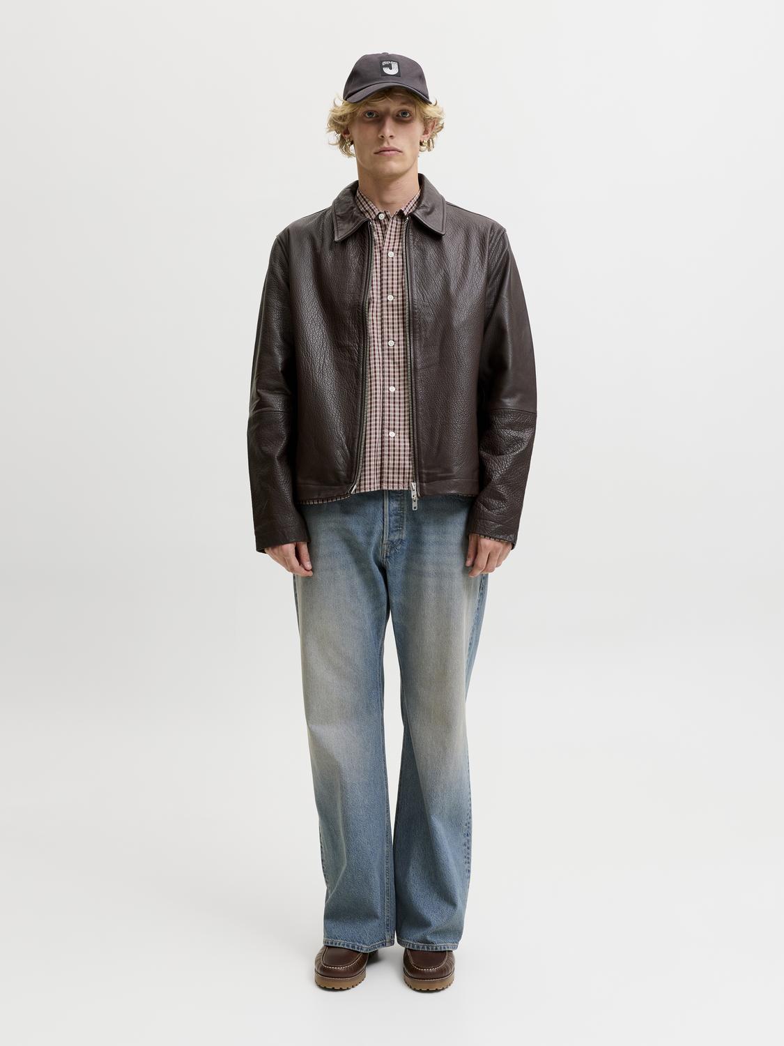 model_shot-front_full