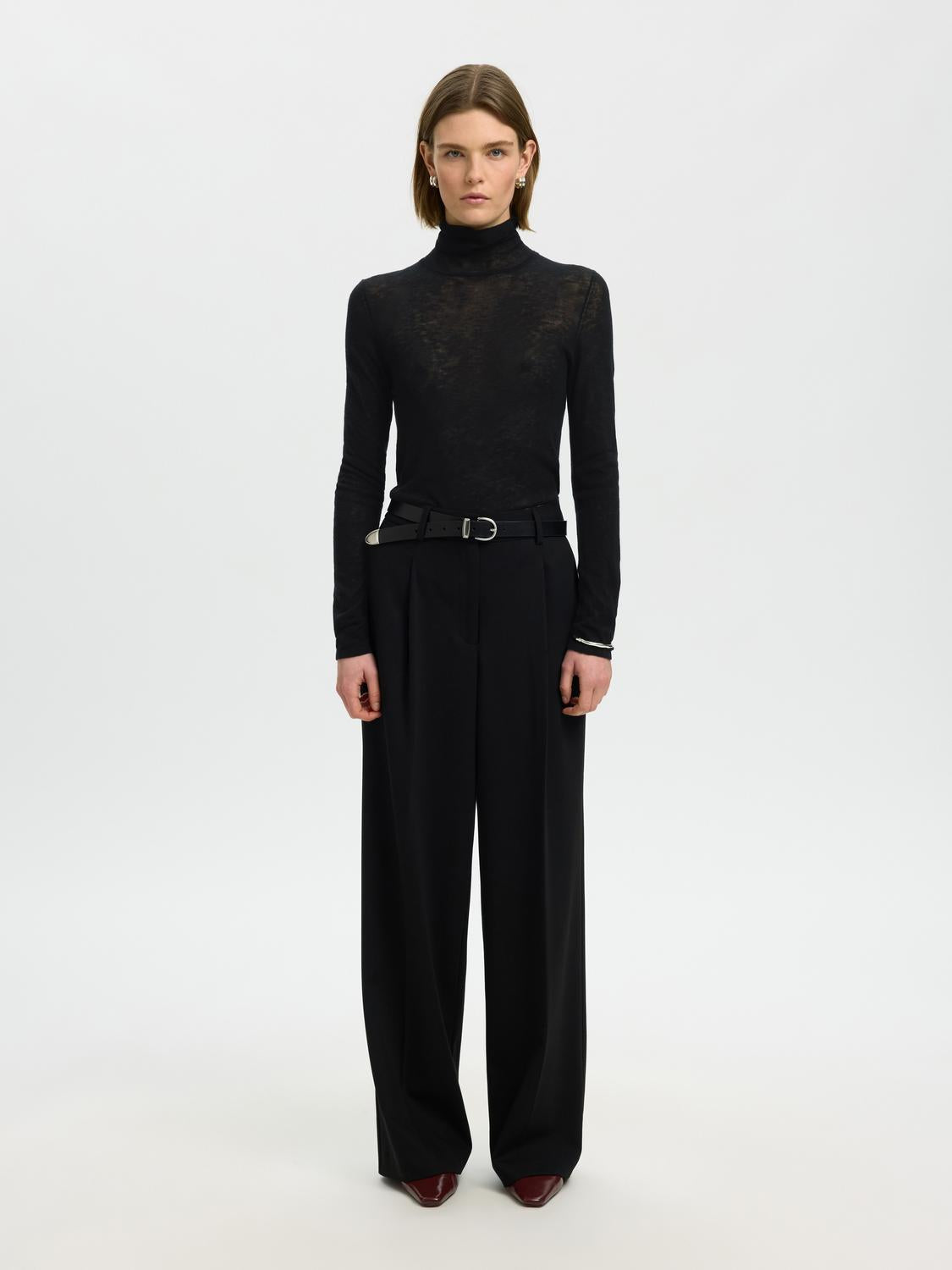 model_shot-front_full