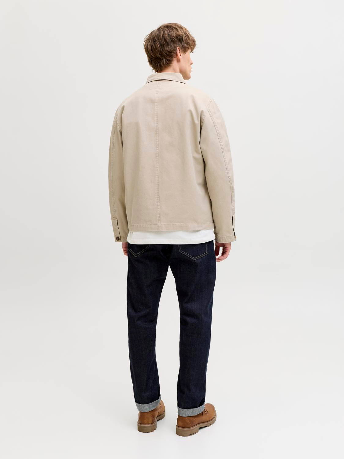 model_shot-back