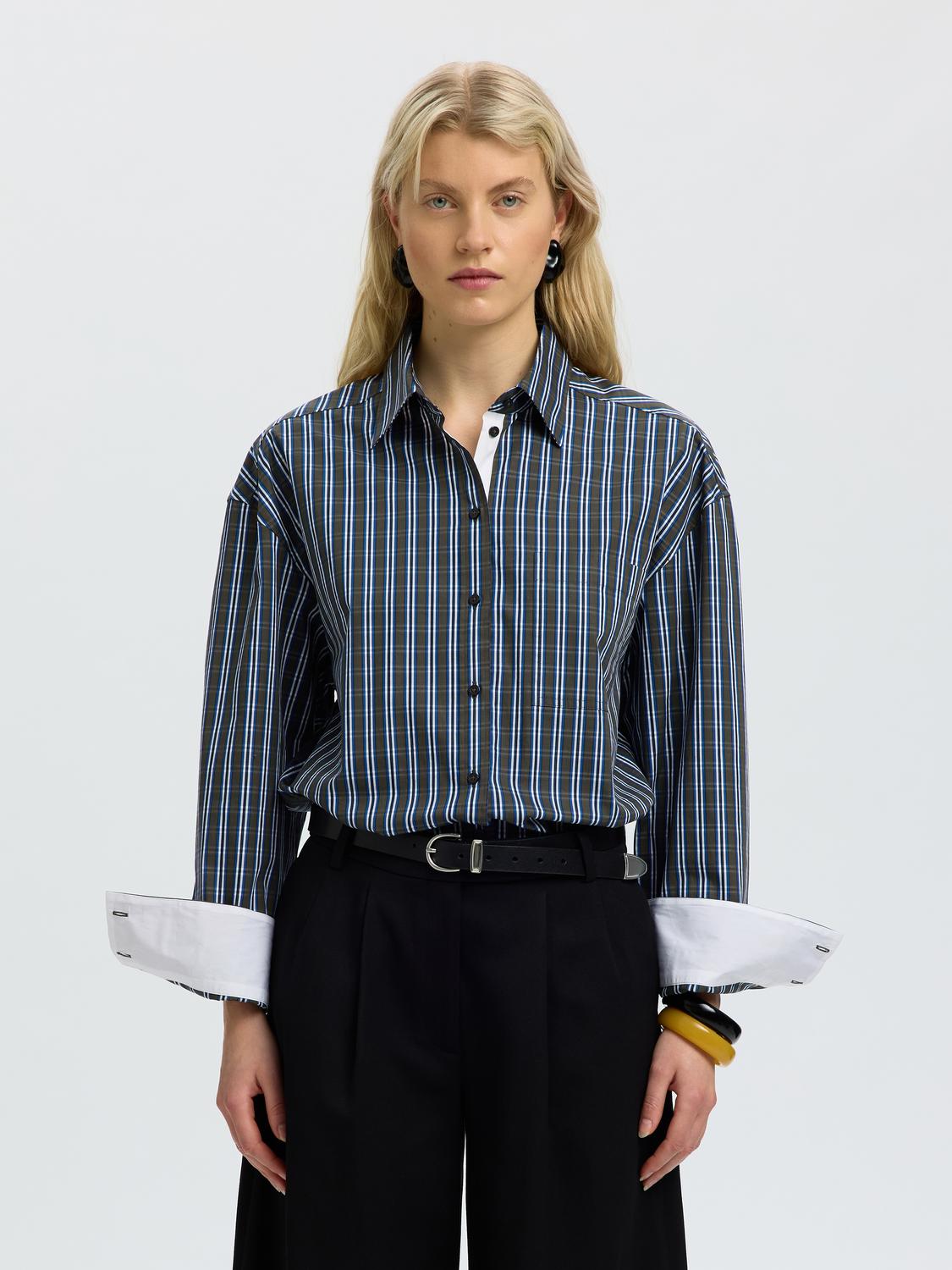 model_shot-front