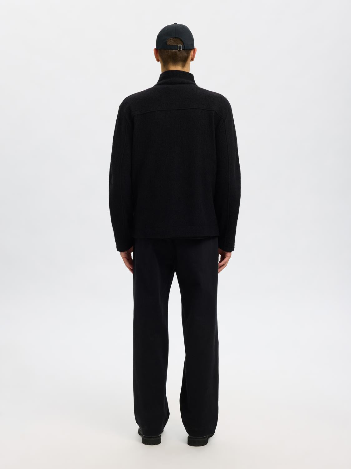 model_shot-back