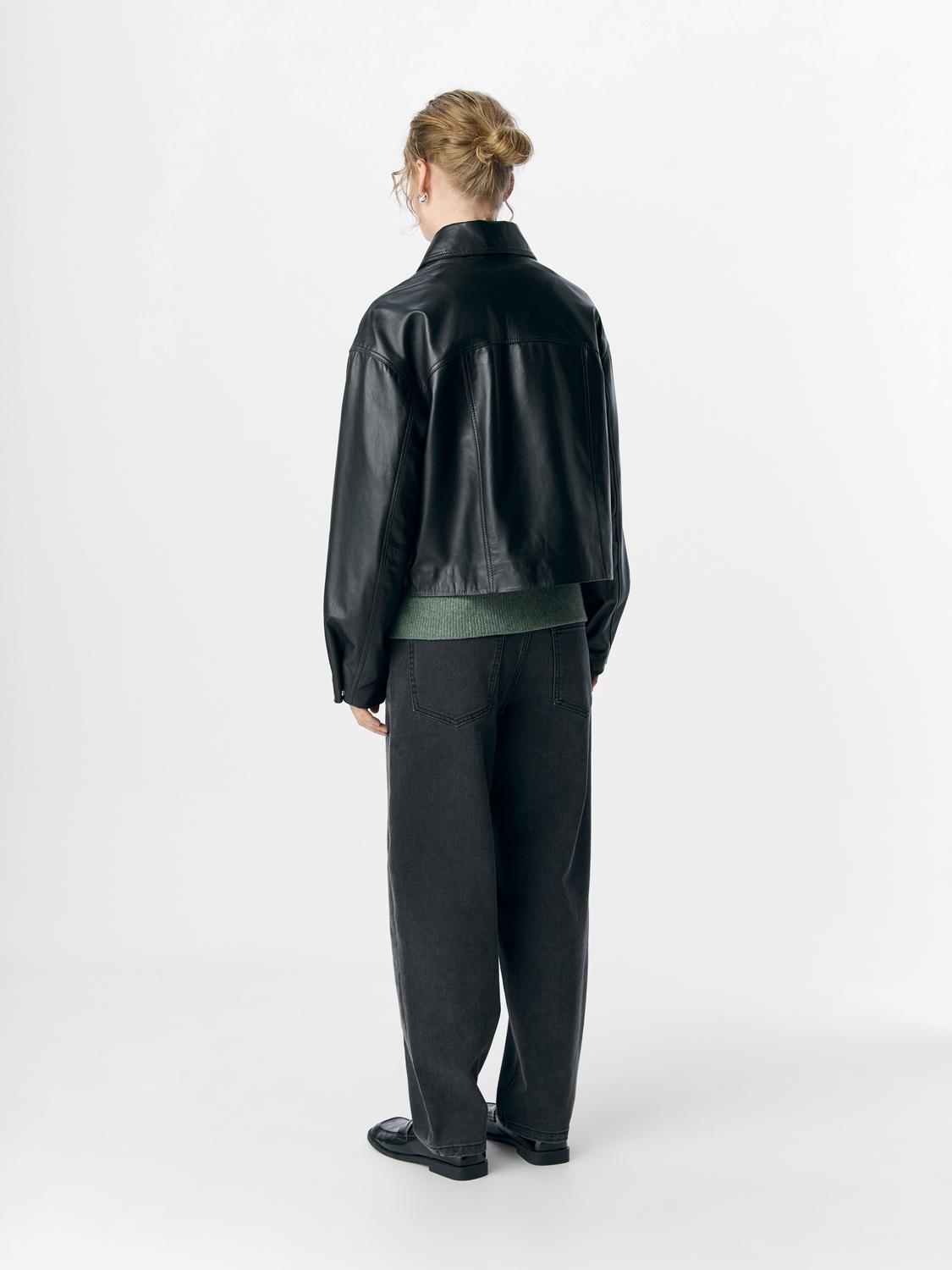 model_shot-back