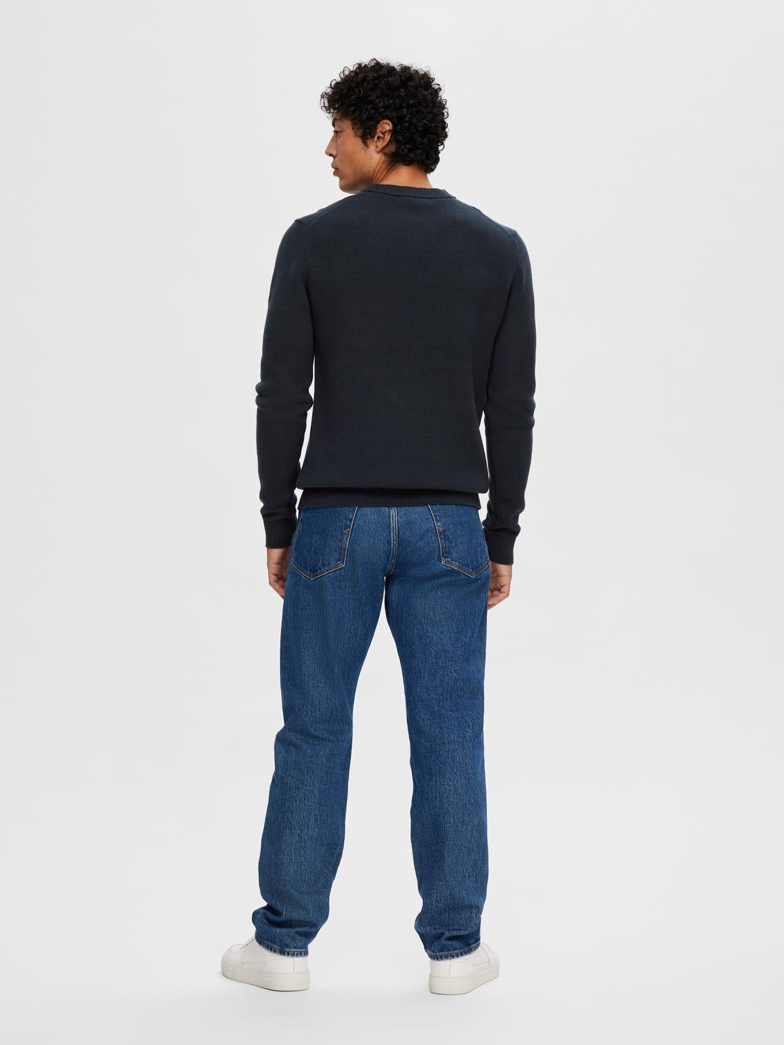 model_shot-back