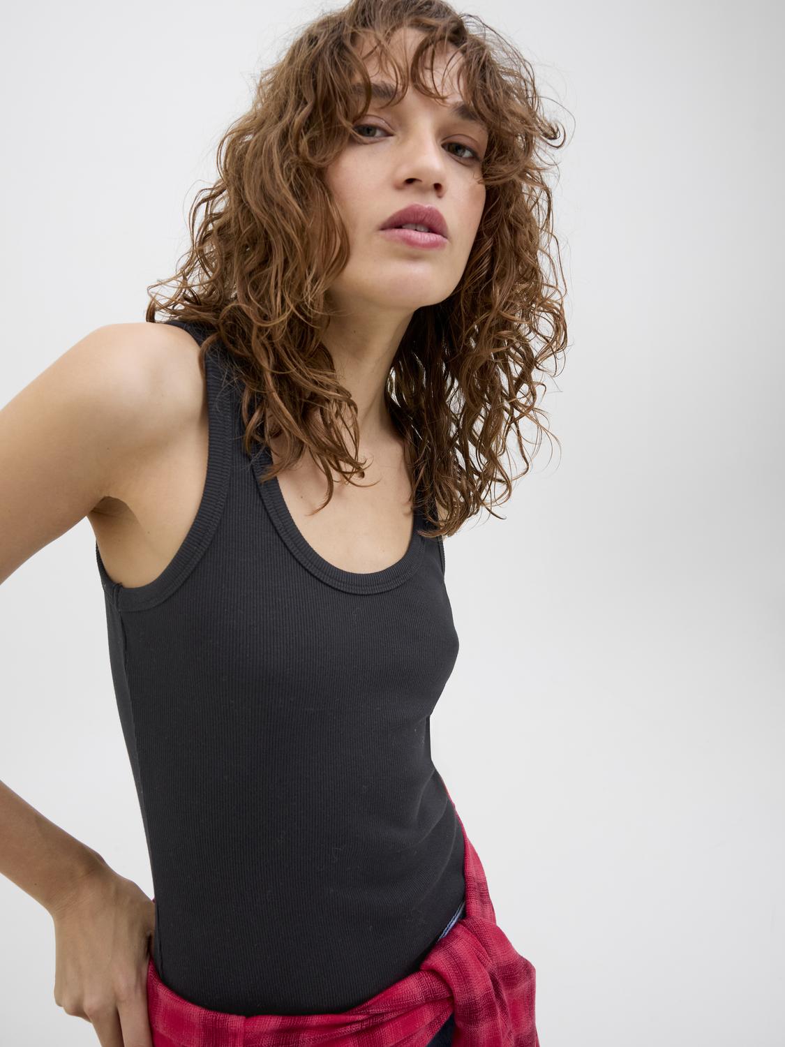 model_shot-creative