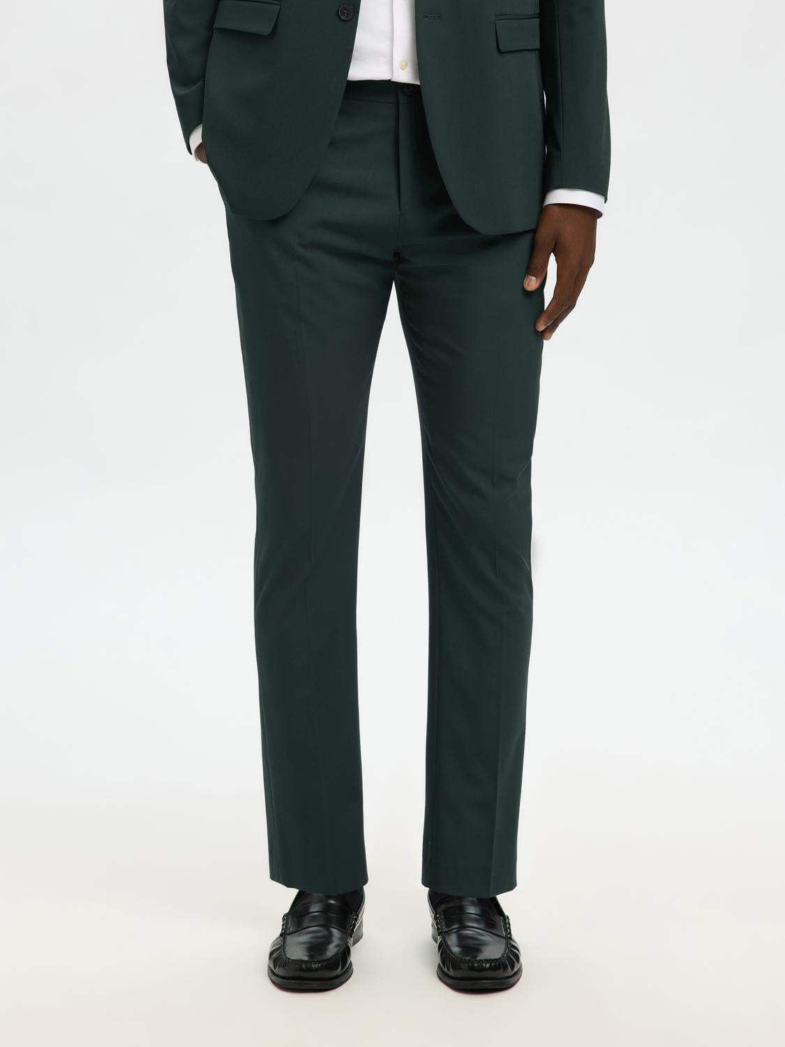 model_shot-front
