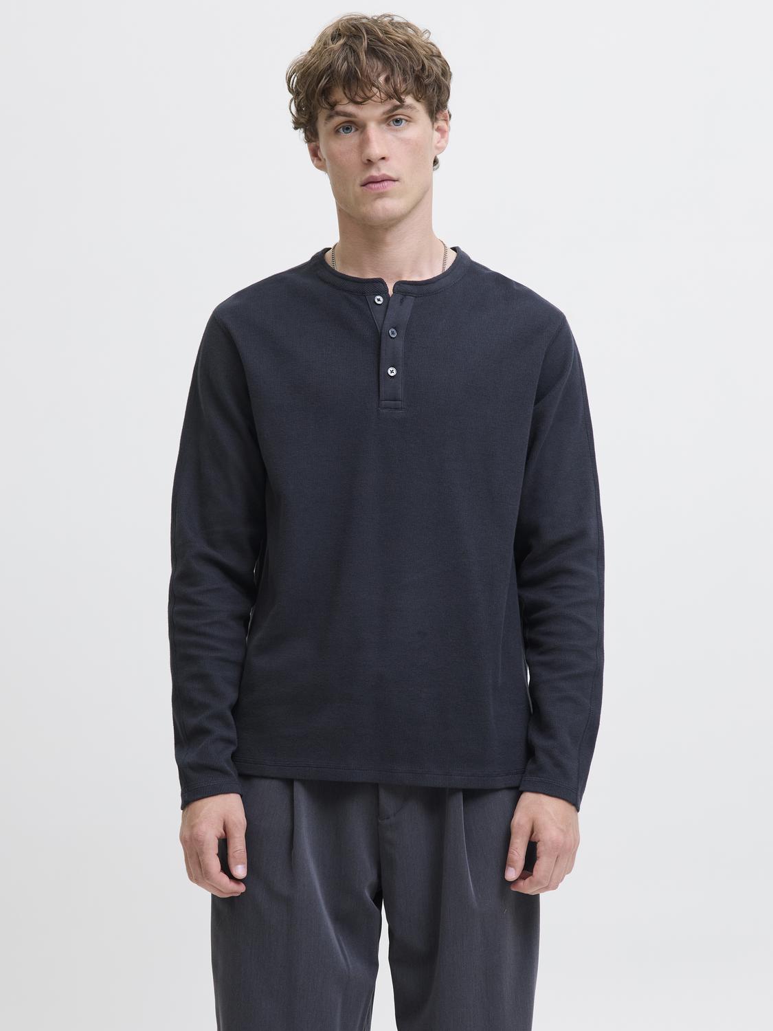 model_shot-front