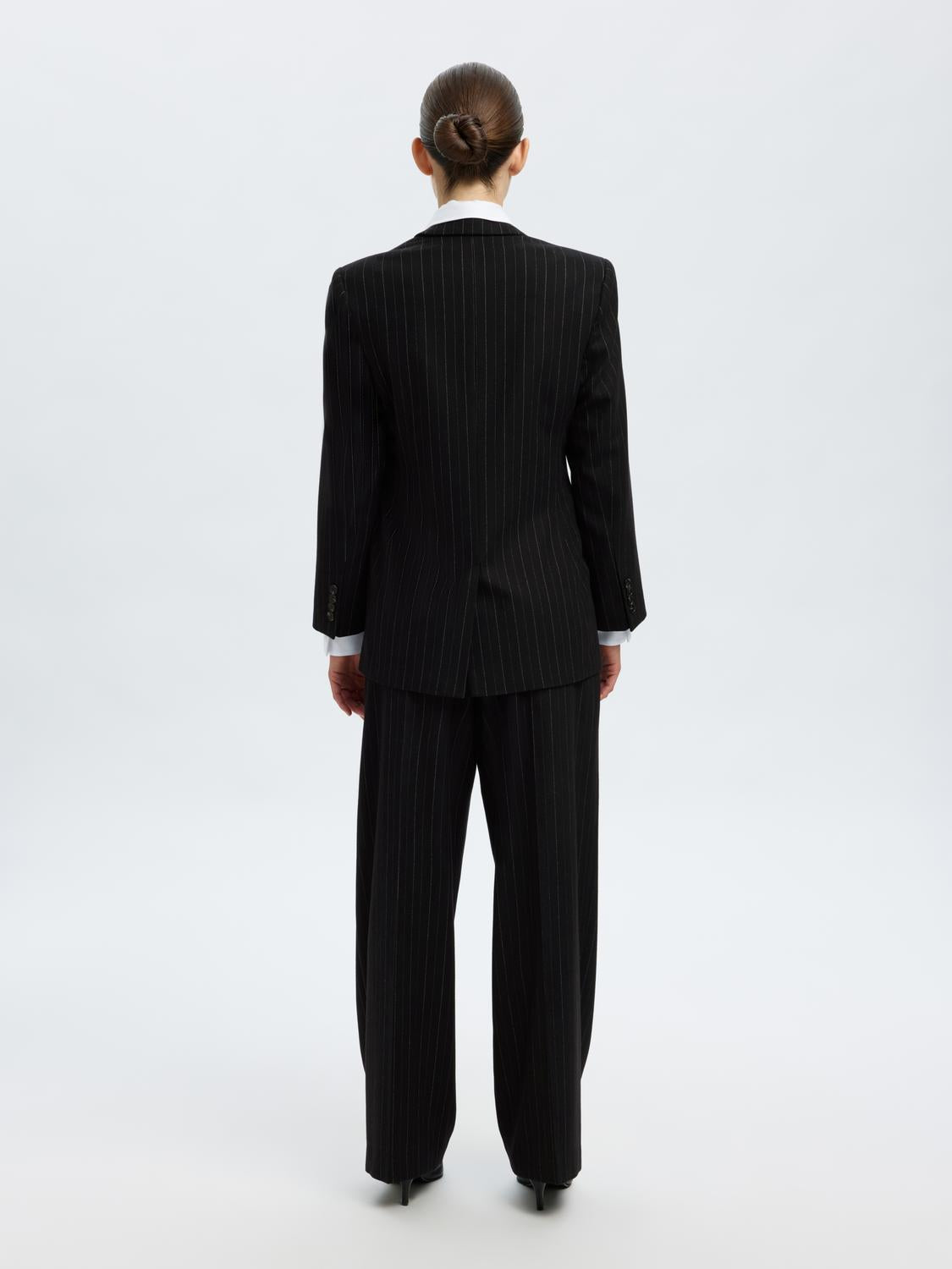 model_shot-back