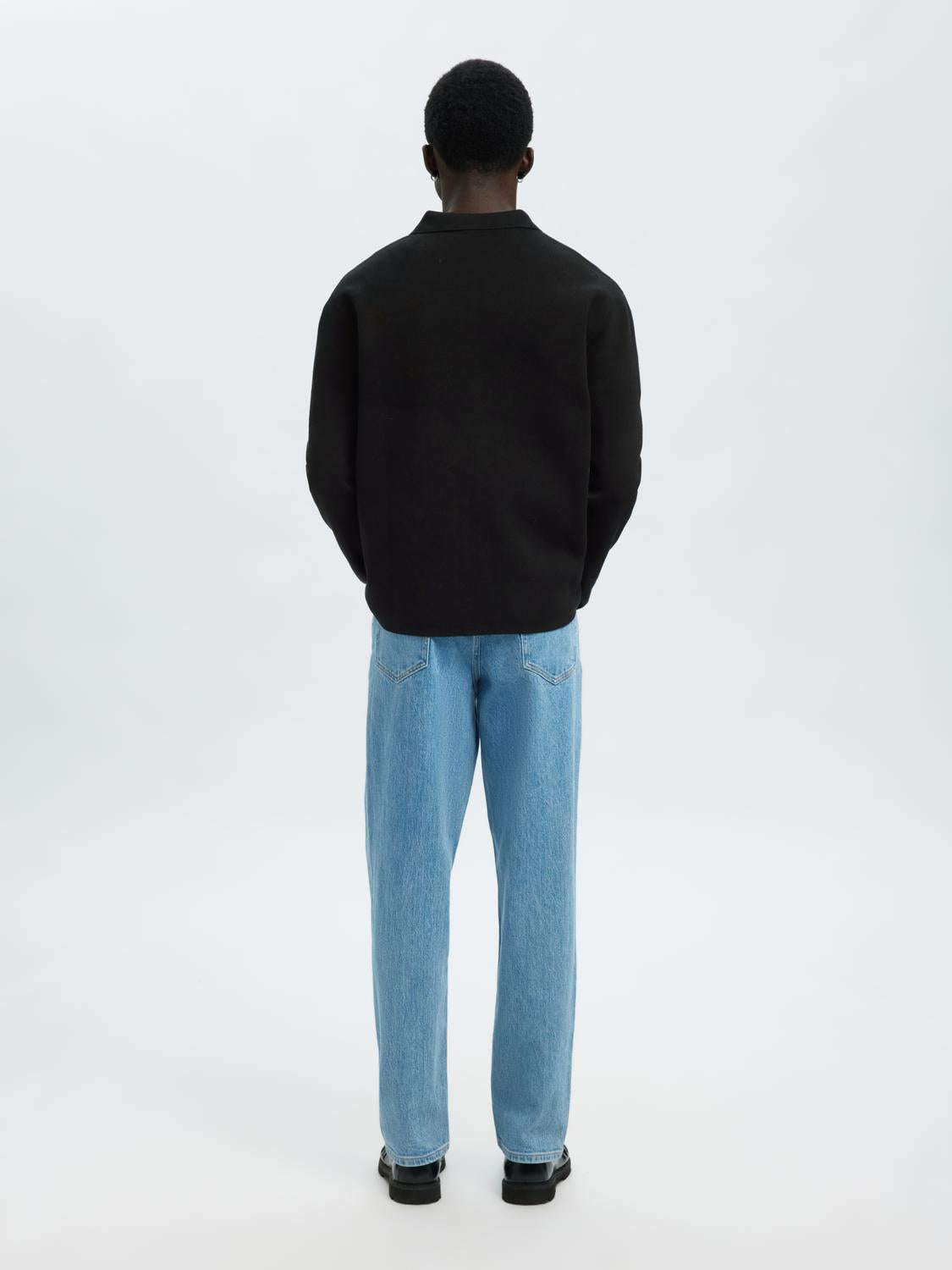 model_shot-back