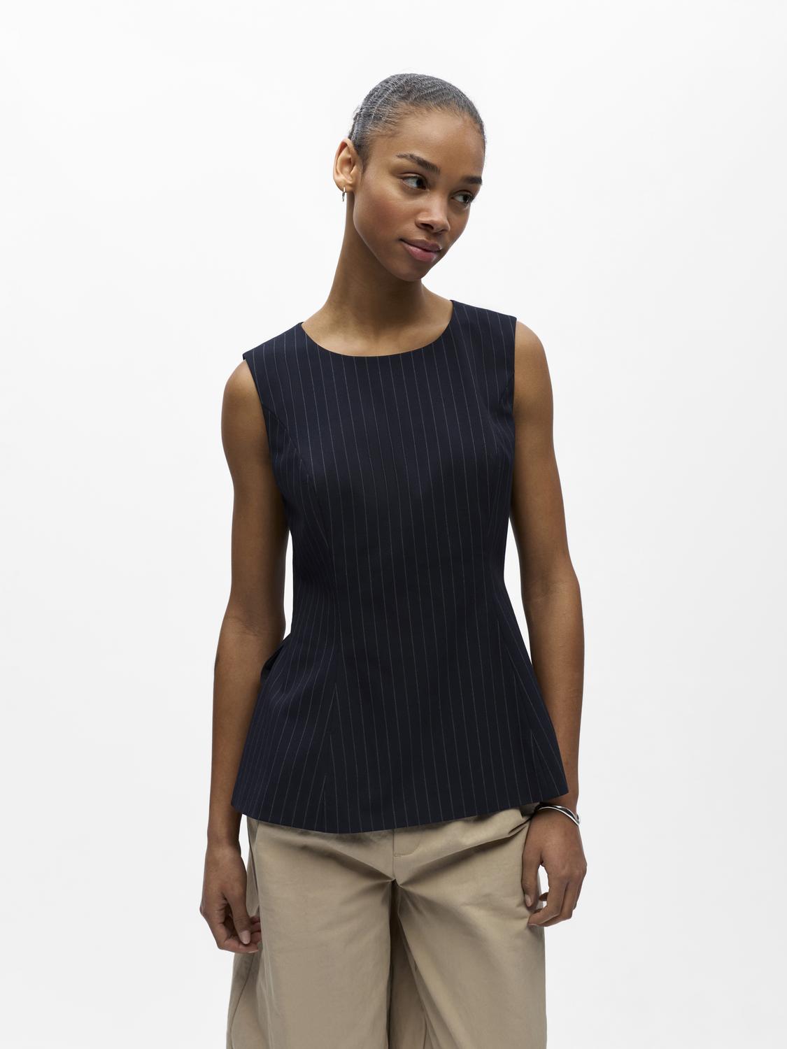 model_shot-front