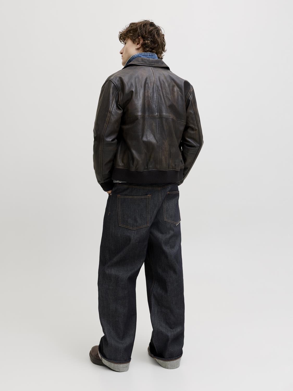 model_shot-back