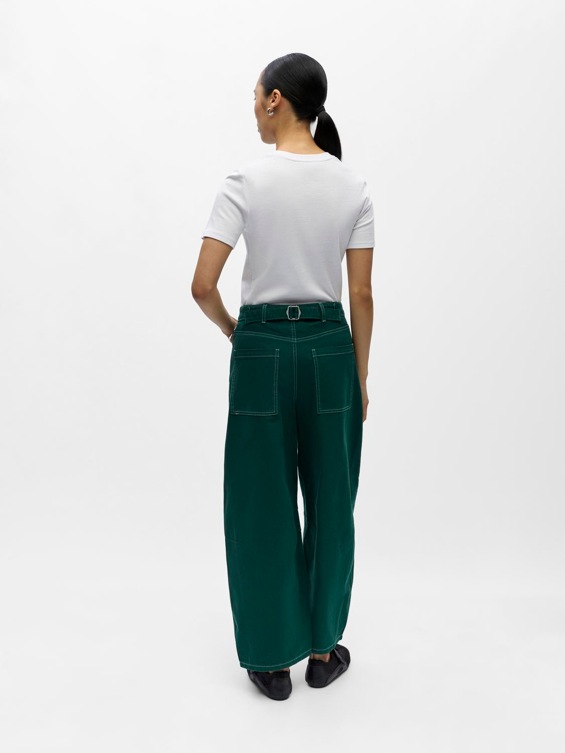 model_shot-back