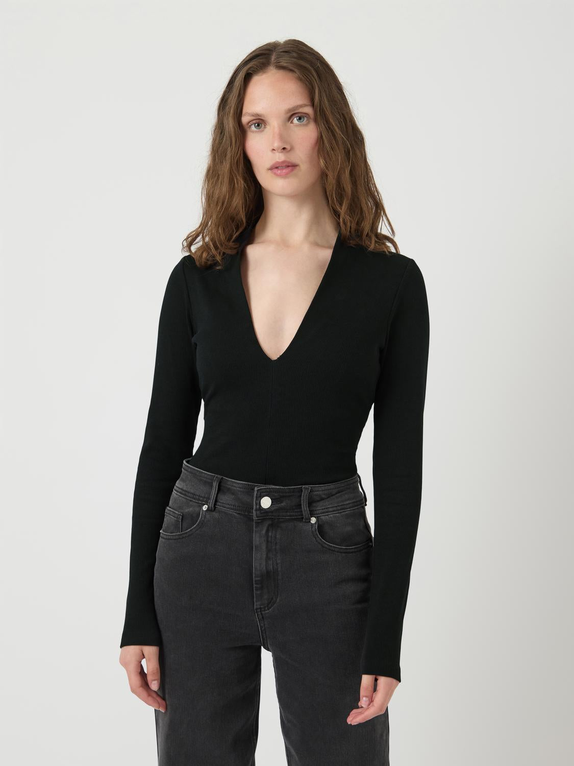 model_shot-front