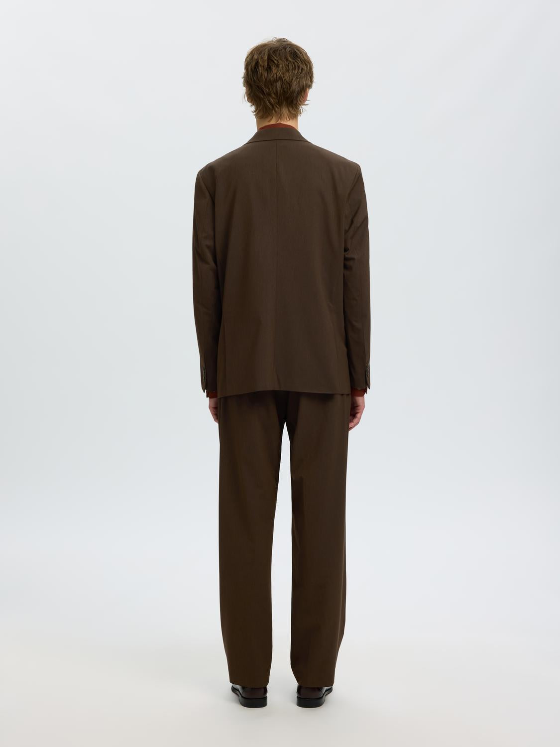 model_shot-back